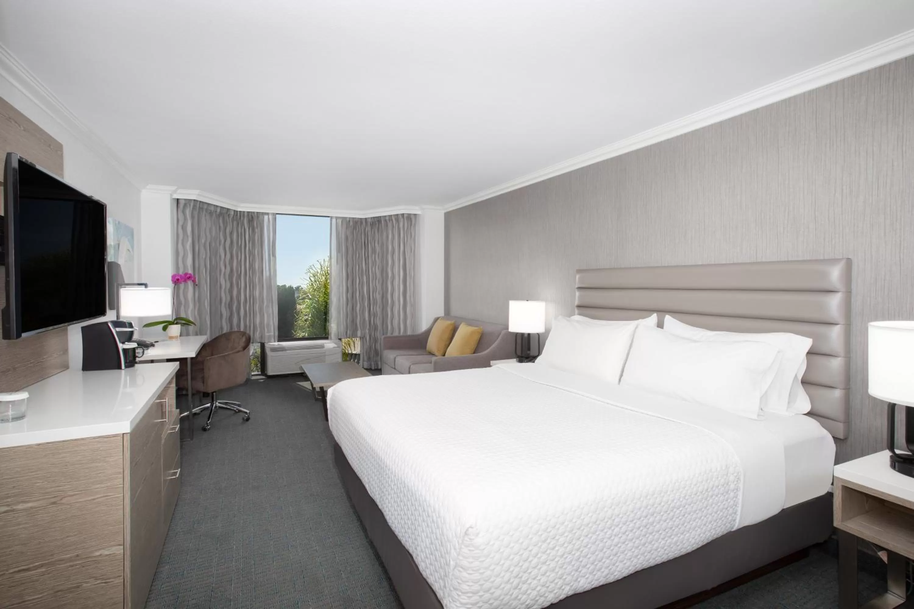 Photo of the whole room, Bed in Crowne Plaza Costa Mesa Orange County by IHG