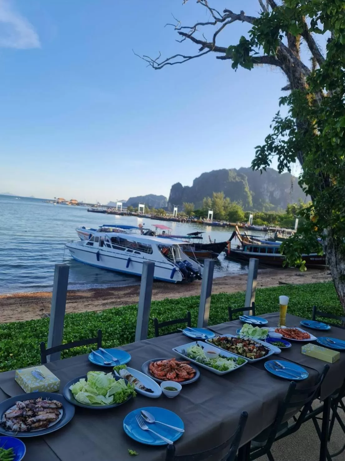 Restaurant/places to eat in Anyavee Chom By The Sea