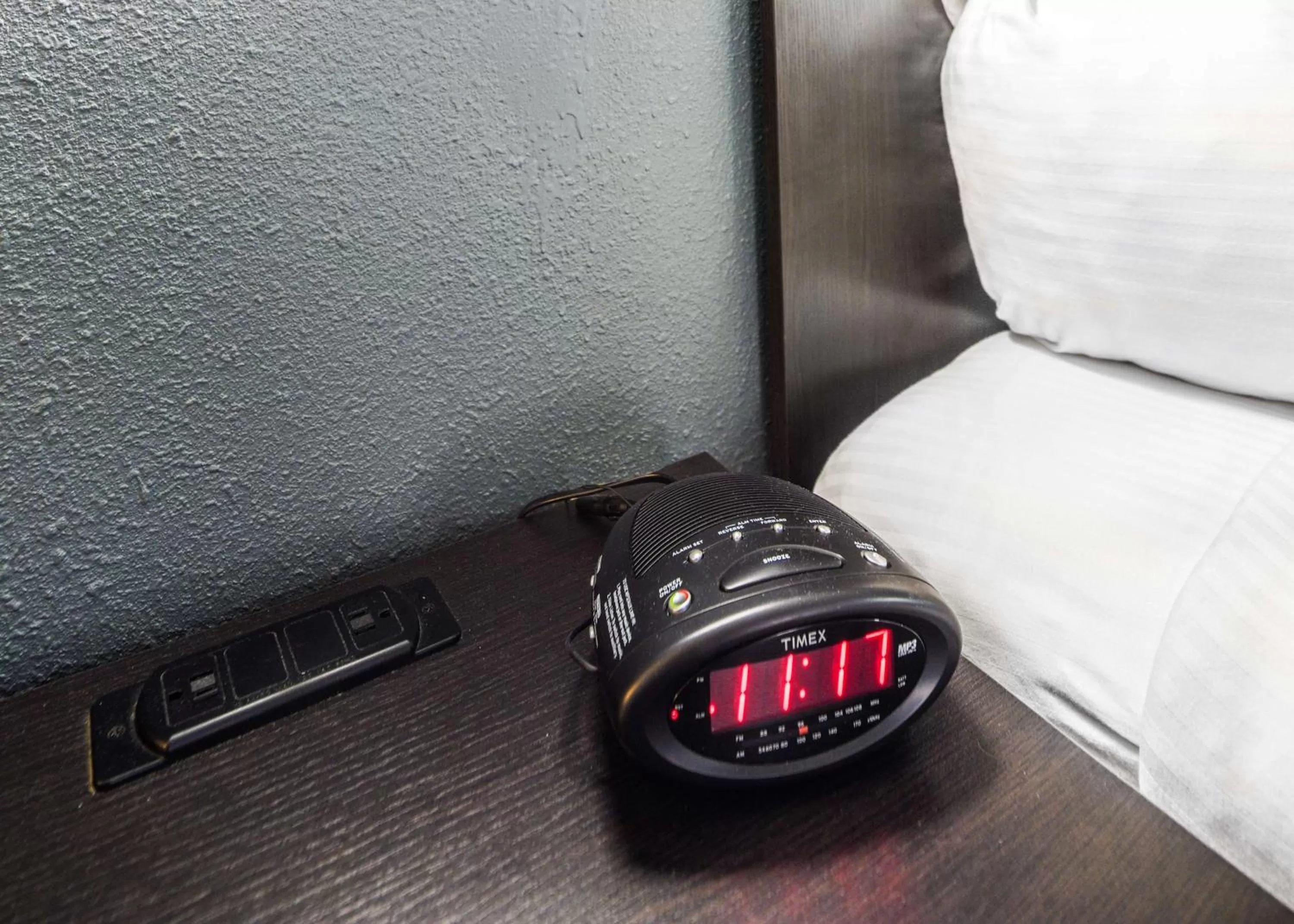 Queen Room with Roll In Shower - Accessible/Non Smoking in Best Western Desert Villa Inn