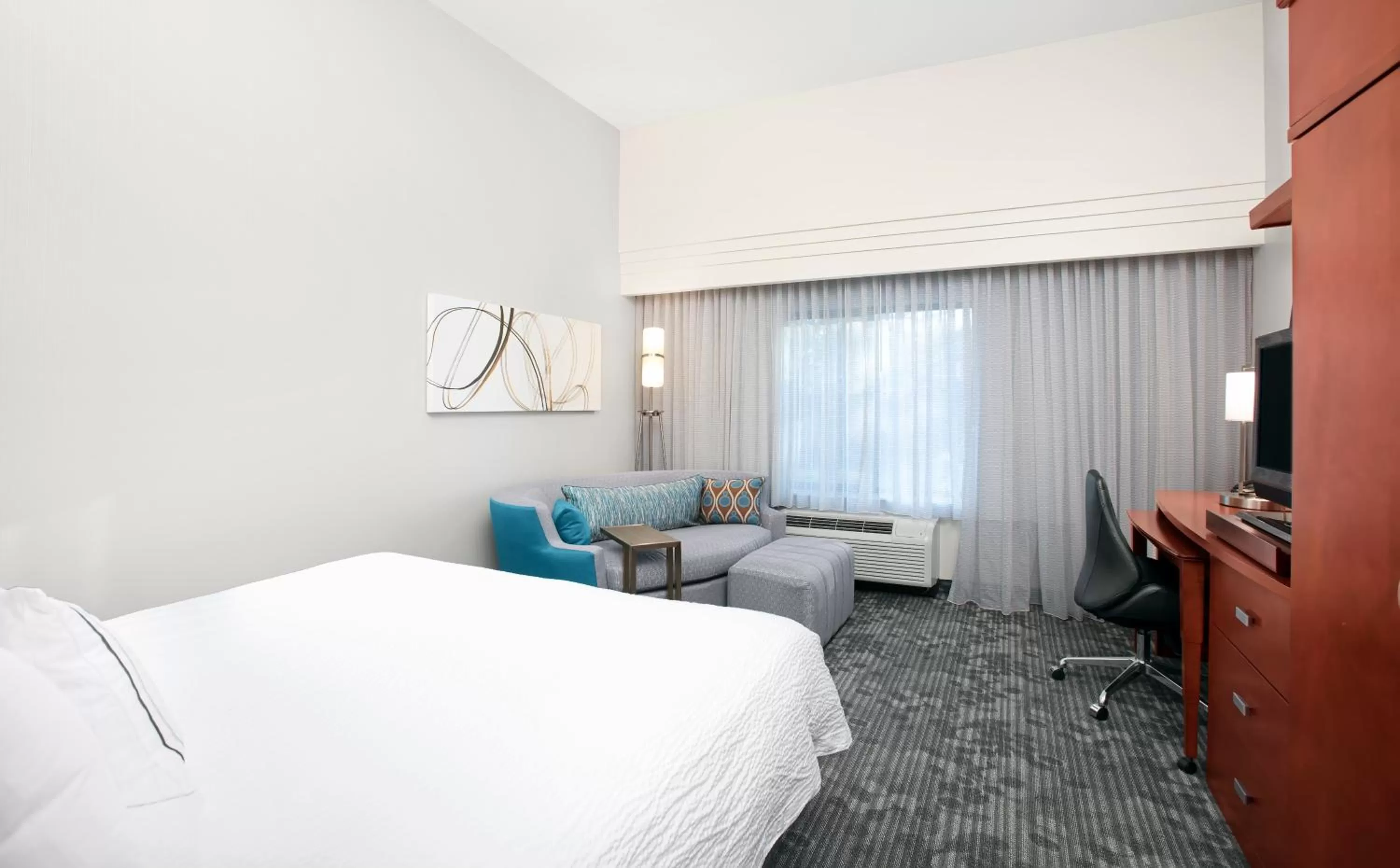 Bed in Courtyard by Marriott St. Augustine I-95