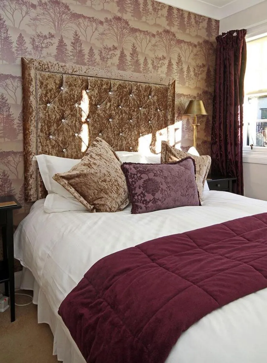 Bed in The Horseshoe Inn