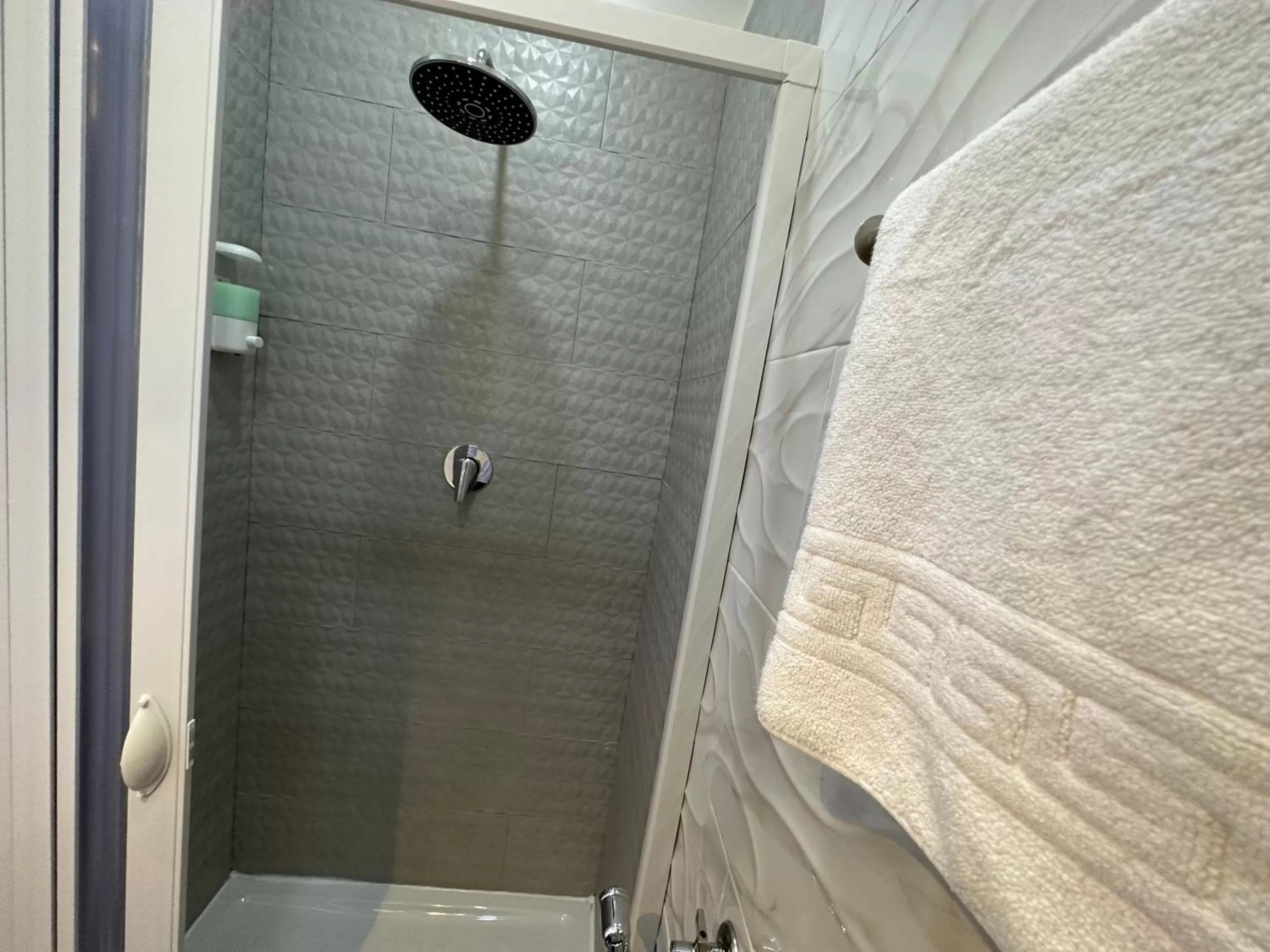 Shower, Bathroom in Archivio Storico Napoli Centro