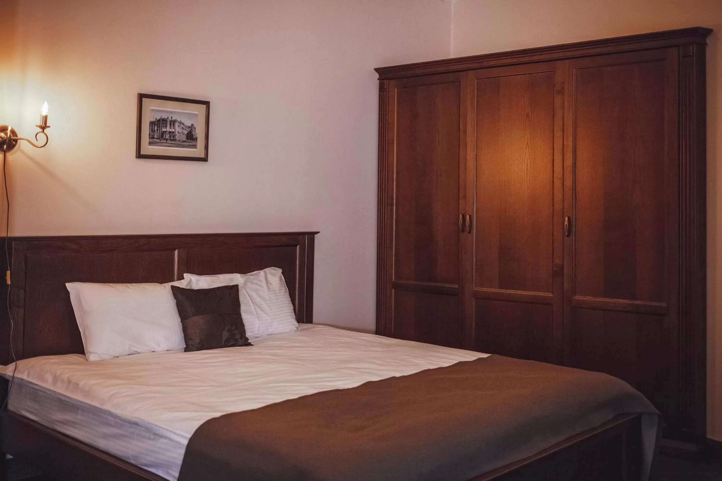 Bedroom, Bed in Sicheslav Ekaterinoslav