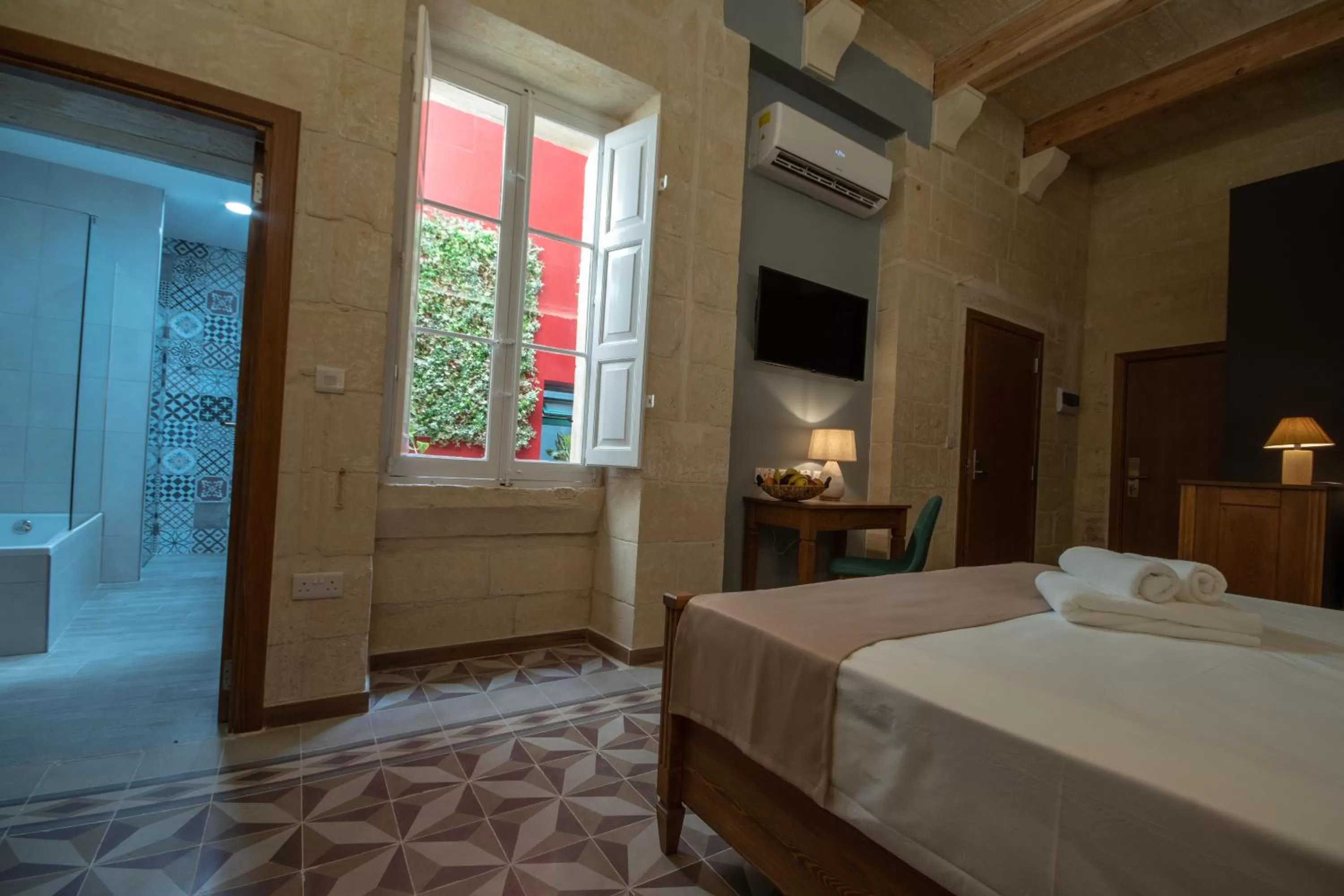 Bed in 39 St. George