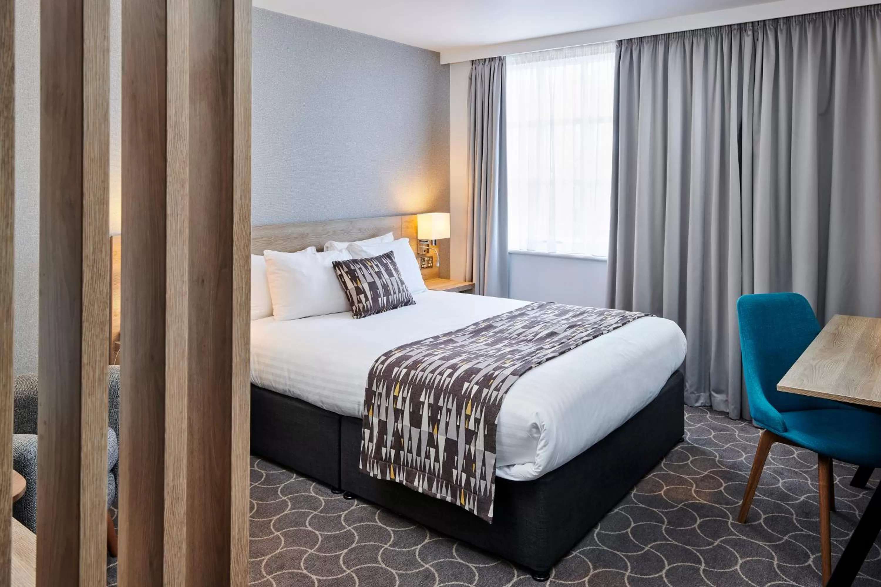 Swimming pool, Bed in Holiday Inn Ellesmere Port/Cheshire Oaks by IHG