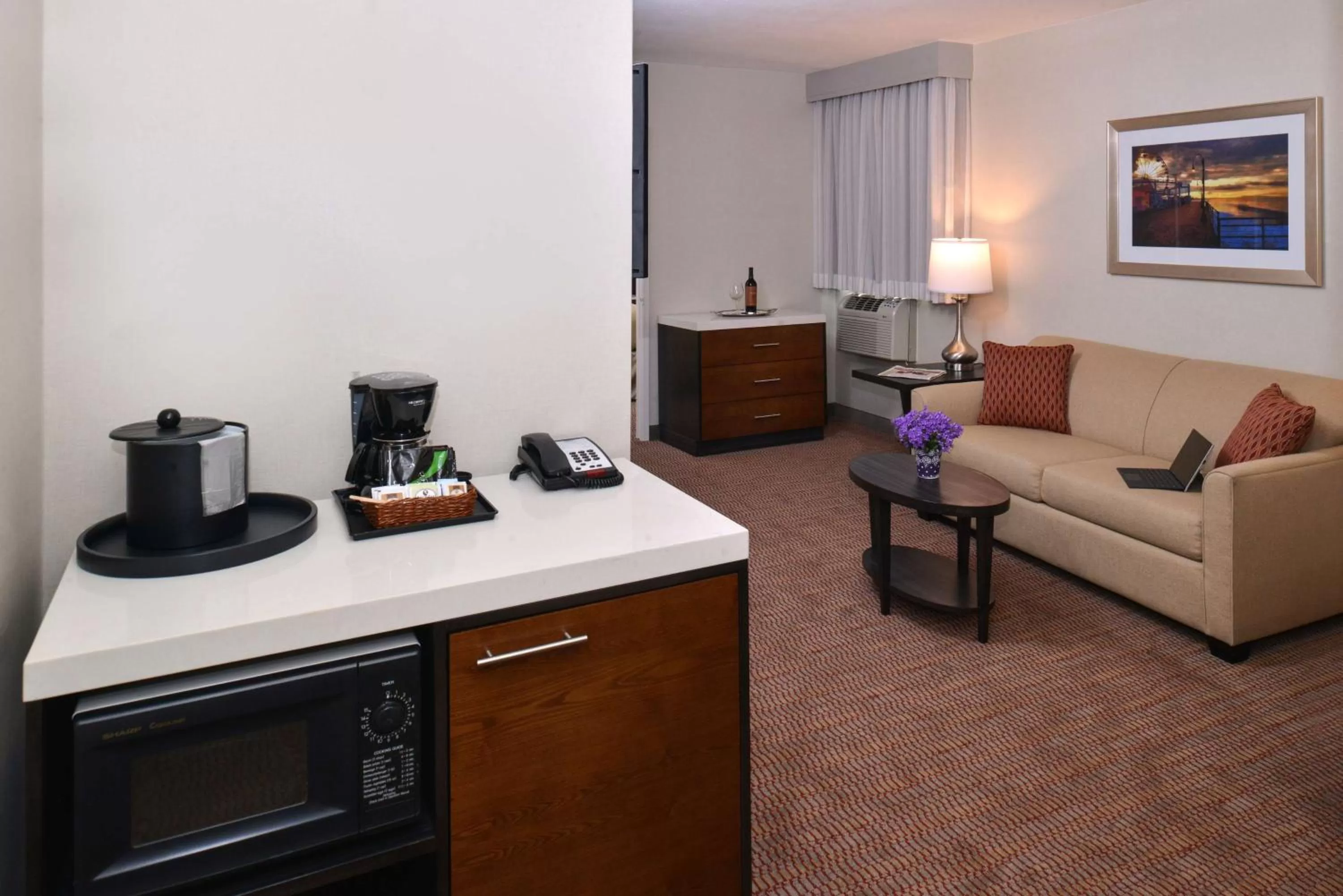 Queen Suite in Best Western Royal Palace Inn & Suites