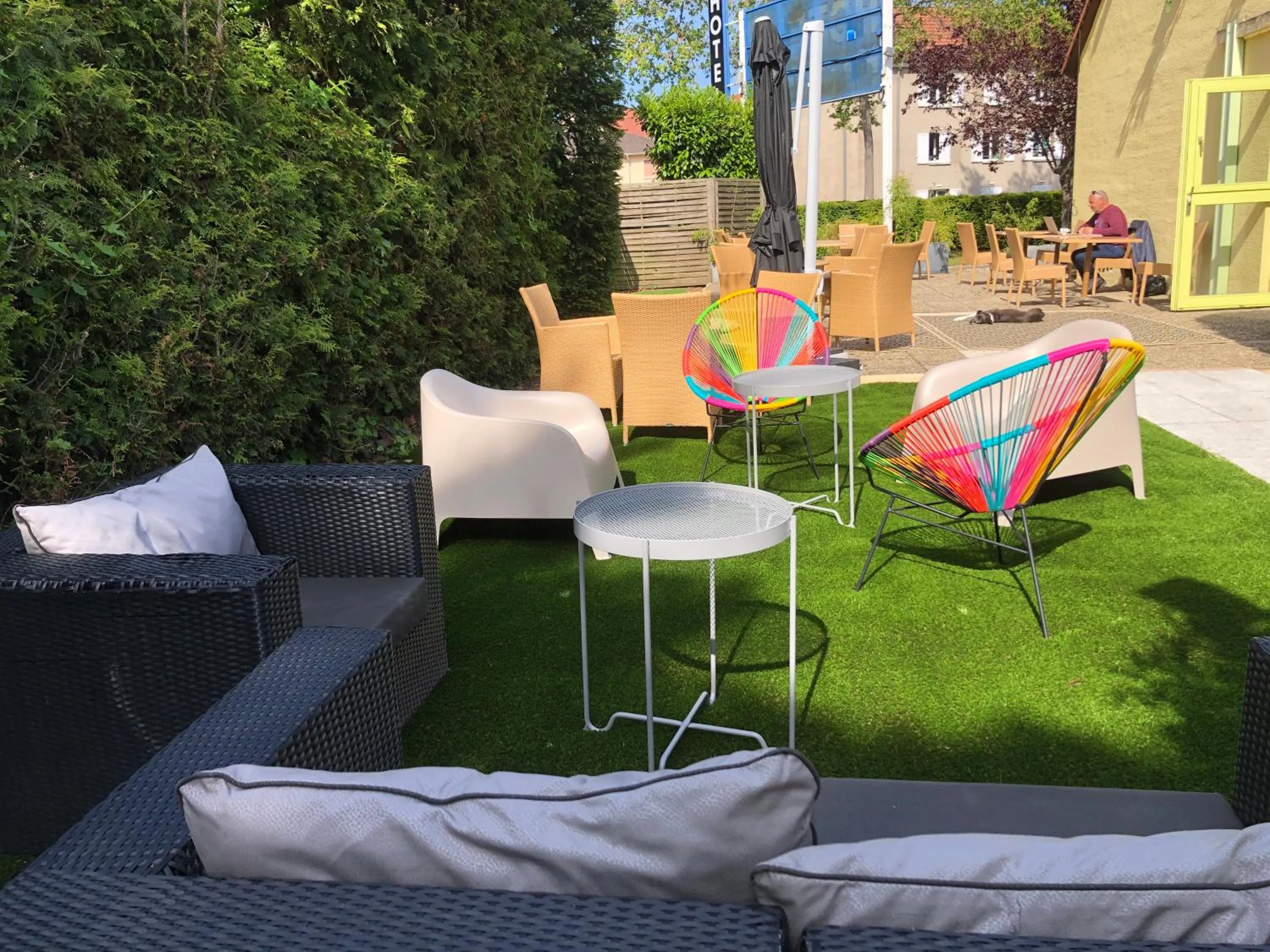 Patio in Hotel Arc-En-Ciel Colmar Contact Hotel