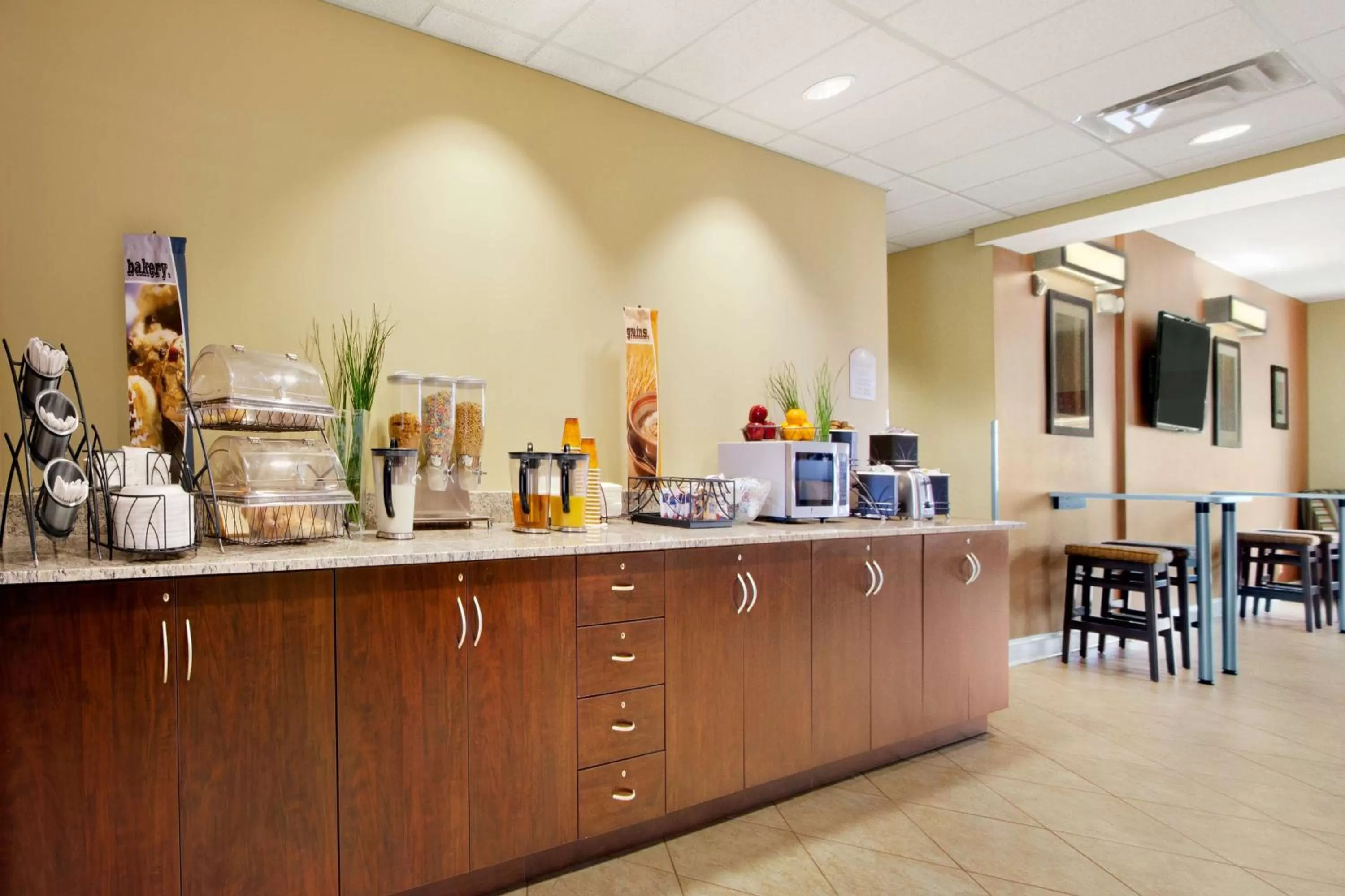 Restaurant/places to eat in Microtel Inn & Suites by Wyndham