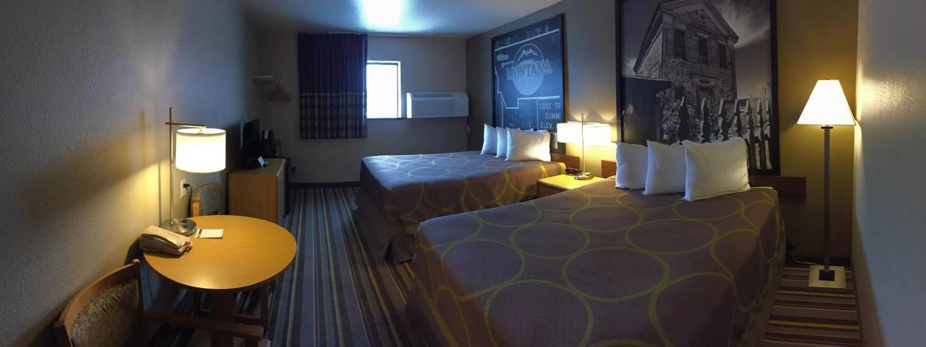 Photo of the whole room, Bed in Super 8 by Wyndham Dillon