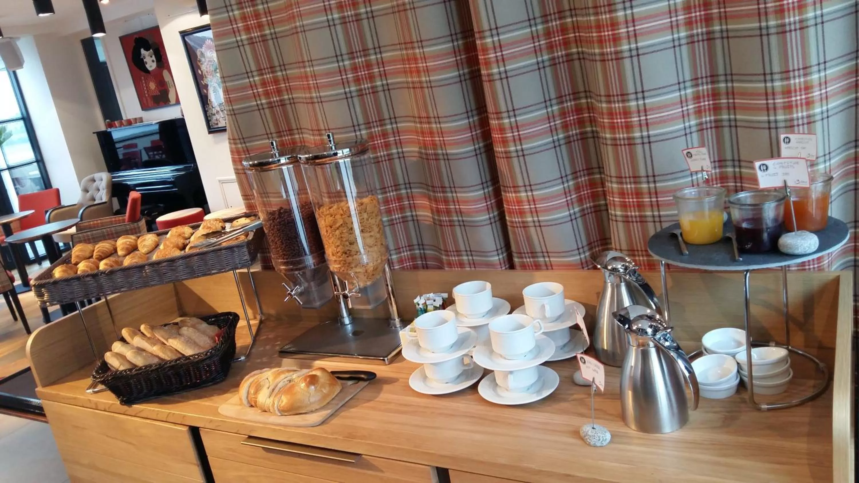 Buffet breakfast in Les 3 Lieux - Hôtel, Restaurant, Espace sensoriel