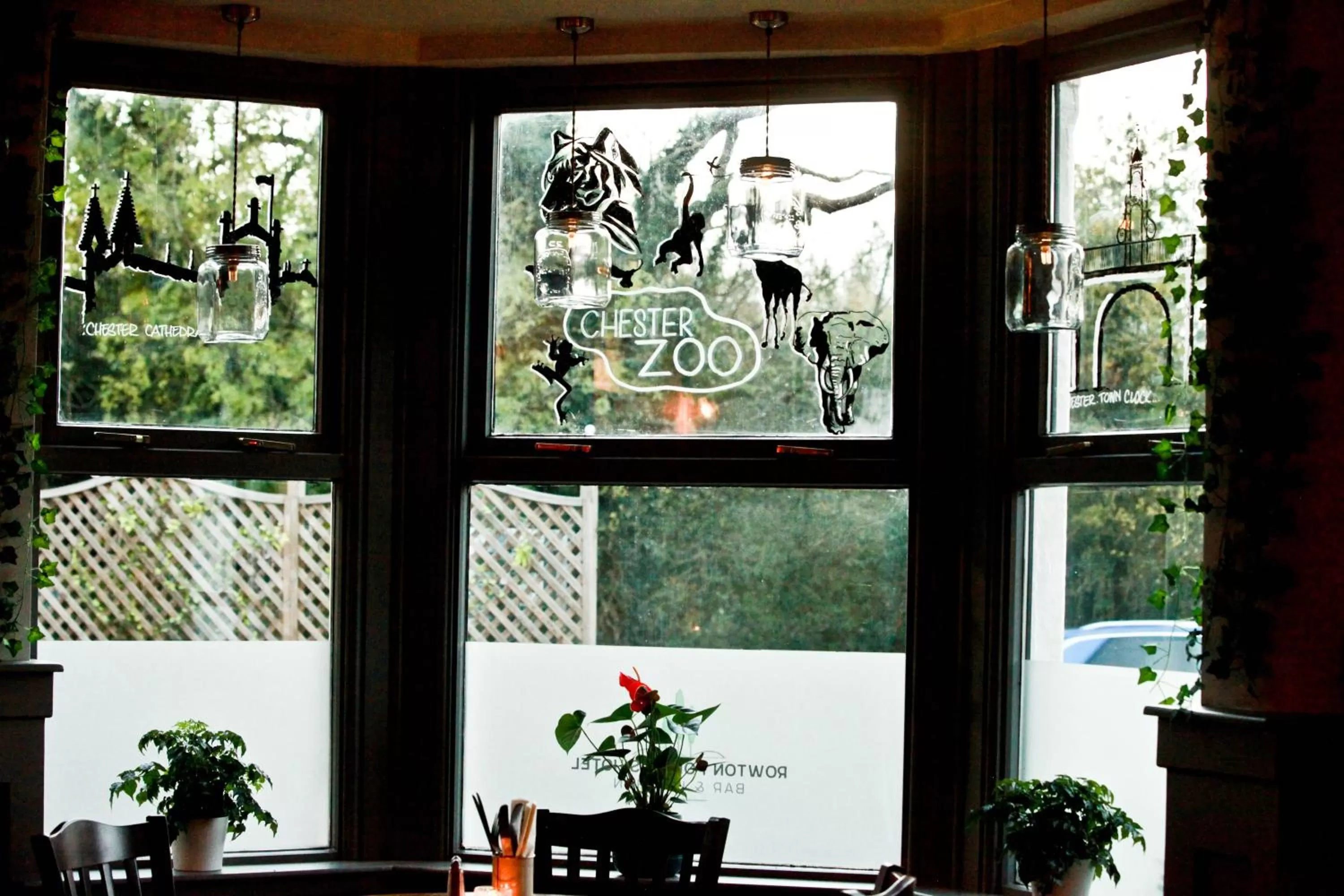 Restaurant/places to eat in Rowton Poplars Hotel