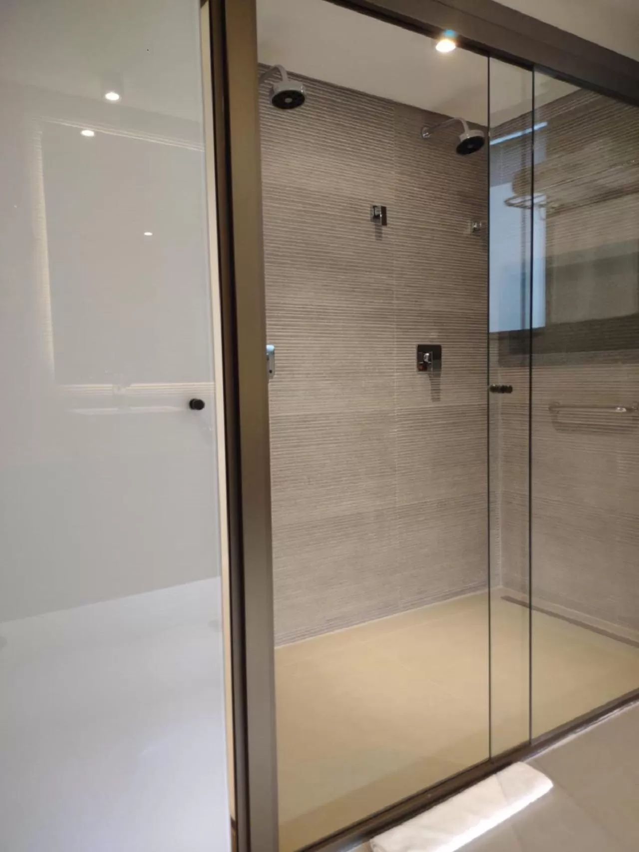 Shower in Ramada Hotel & Suites Lagoa Santa By Wyndham