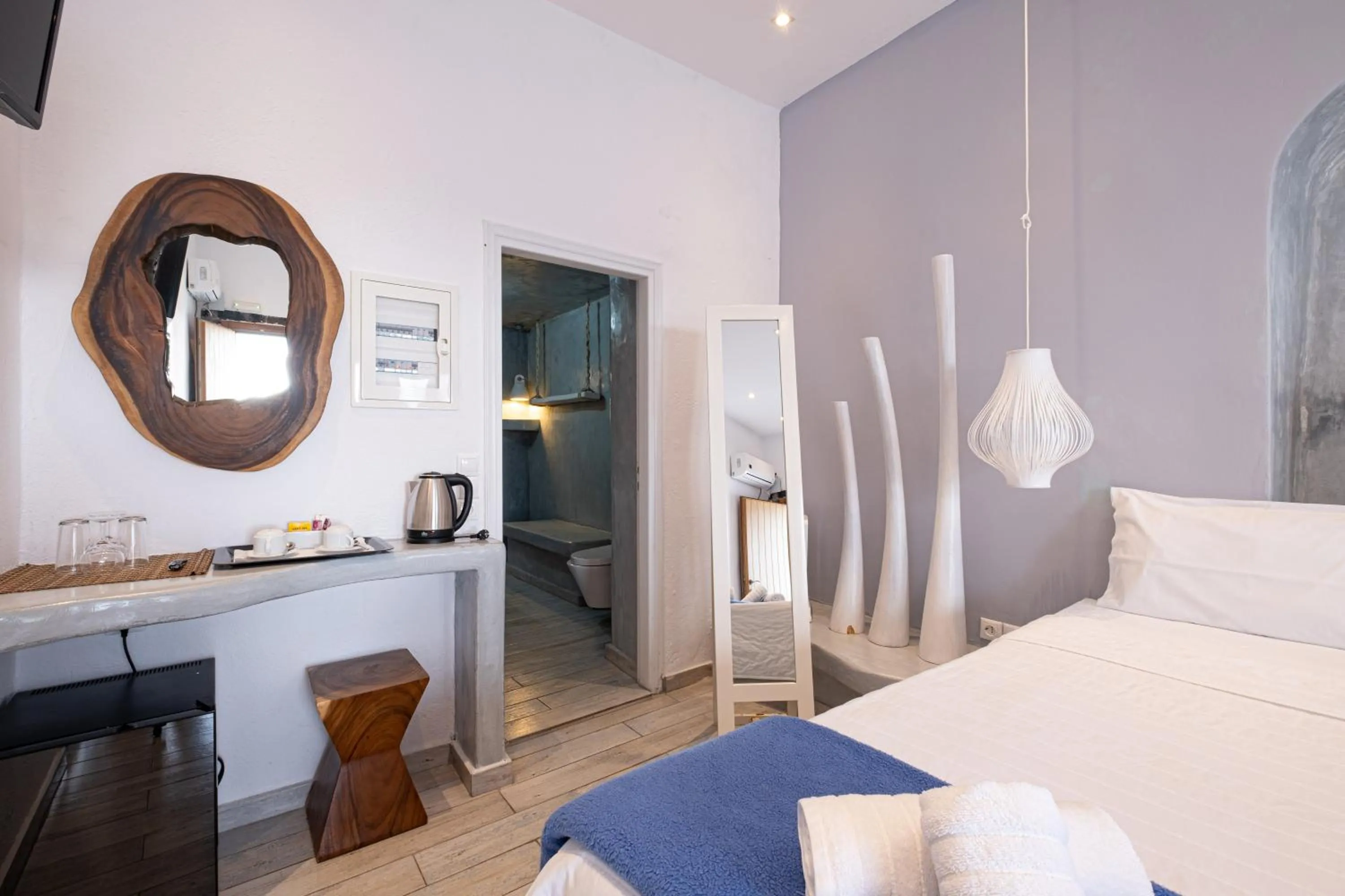 Bed in Loucas on the Cliff