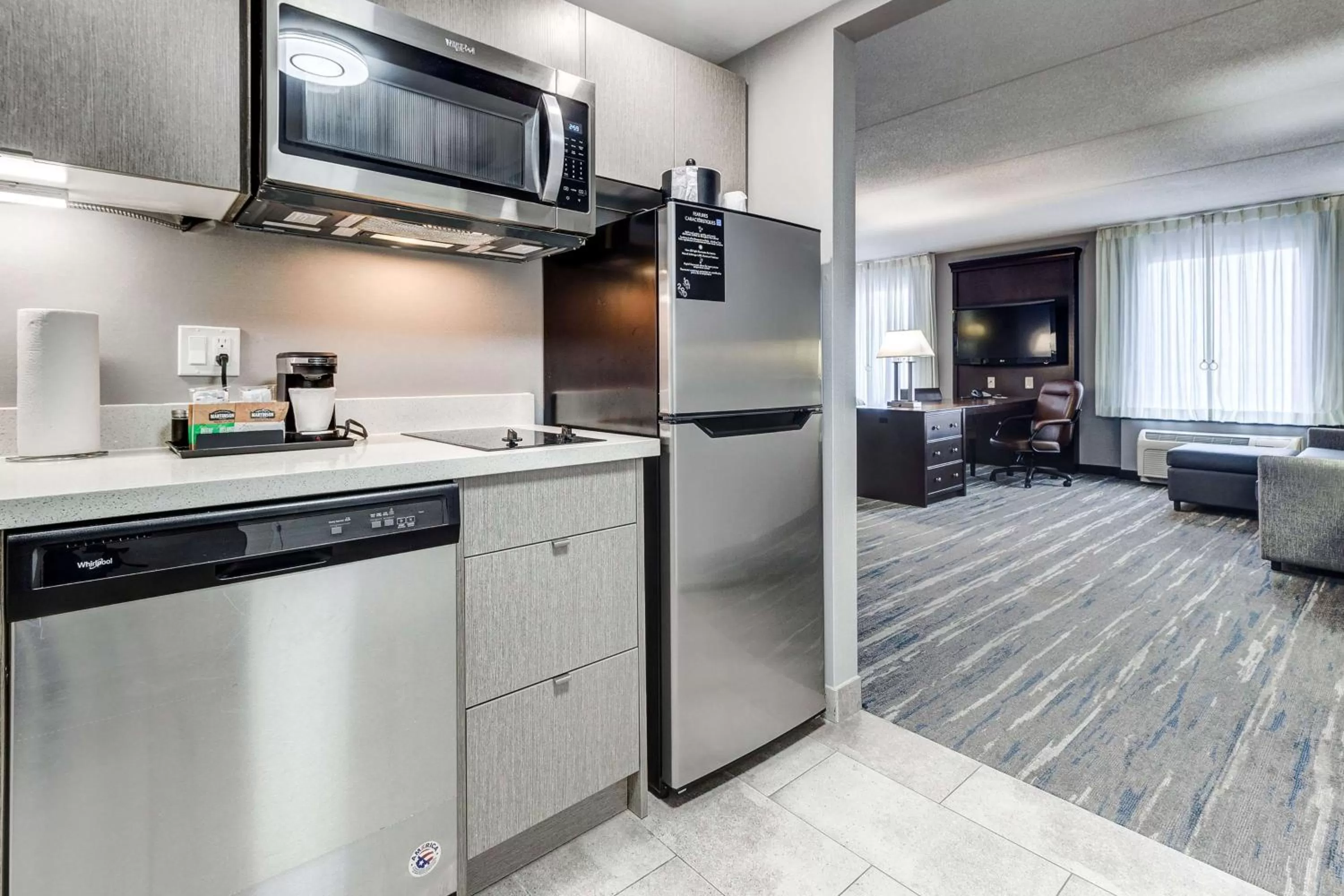 Kitchen or kitchenette in Hampton Inn & Suites by Hilton Brantford