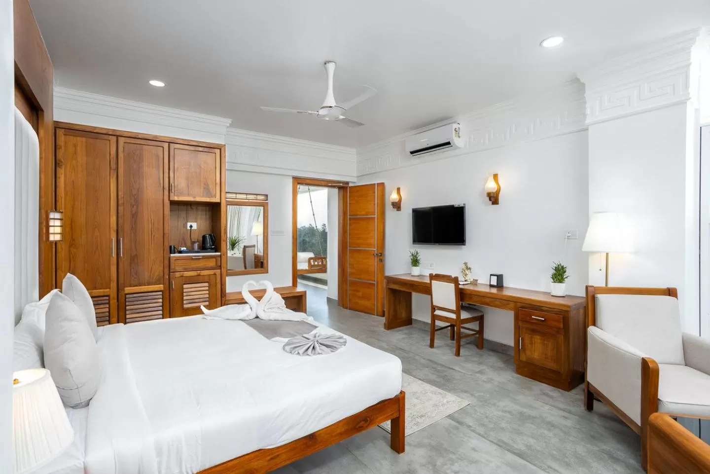 Bed in HOTEL WHITE HOUSE, Munnar