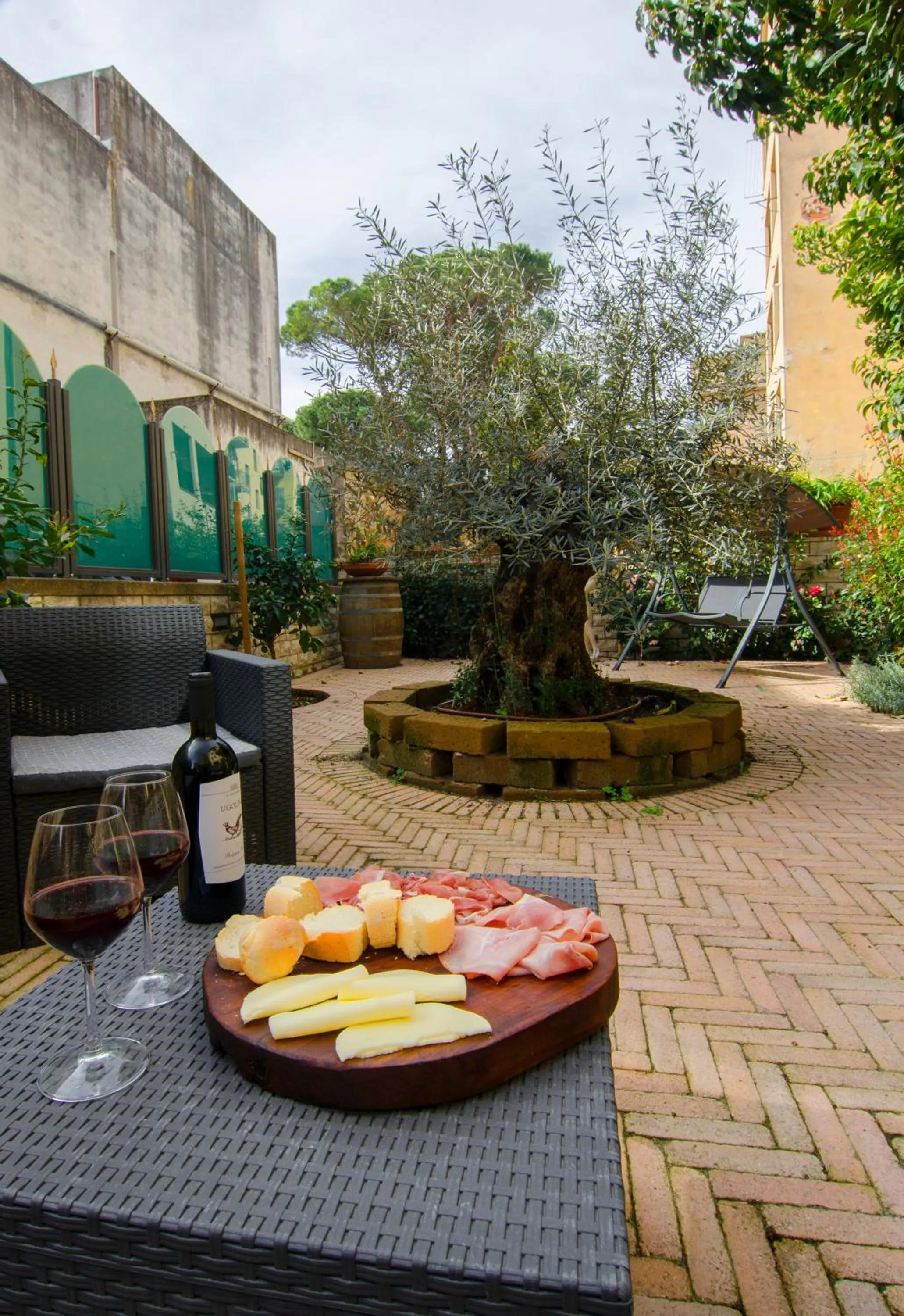 Restaurant/places to eat in Hotel Maria