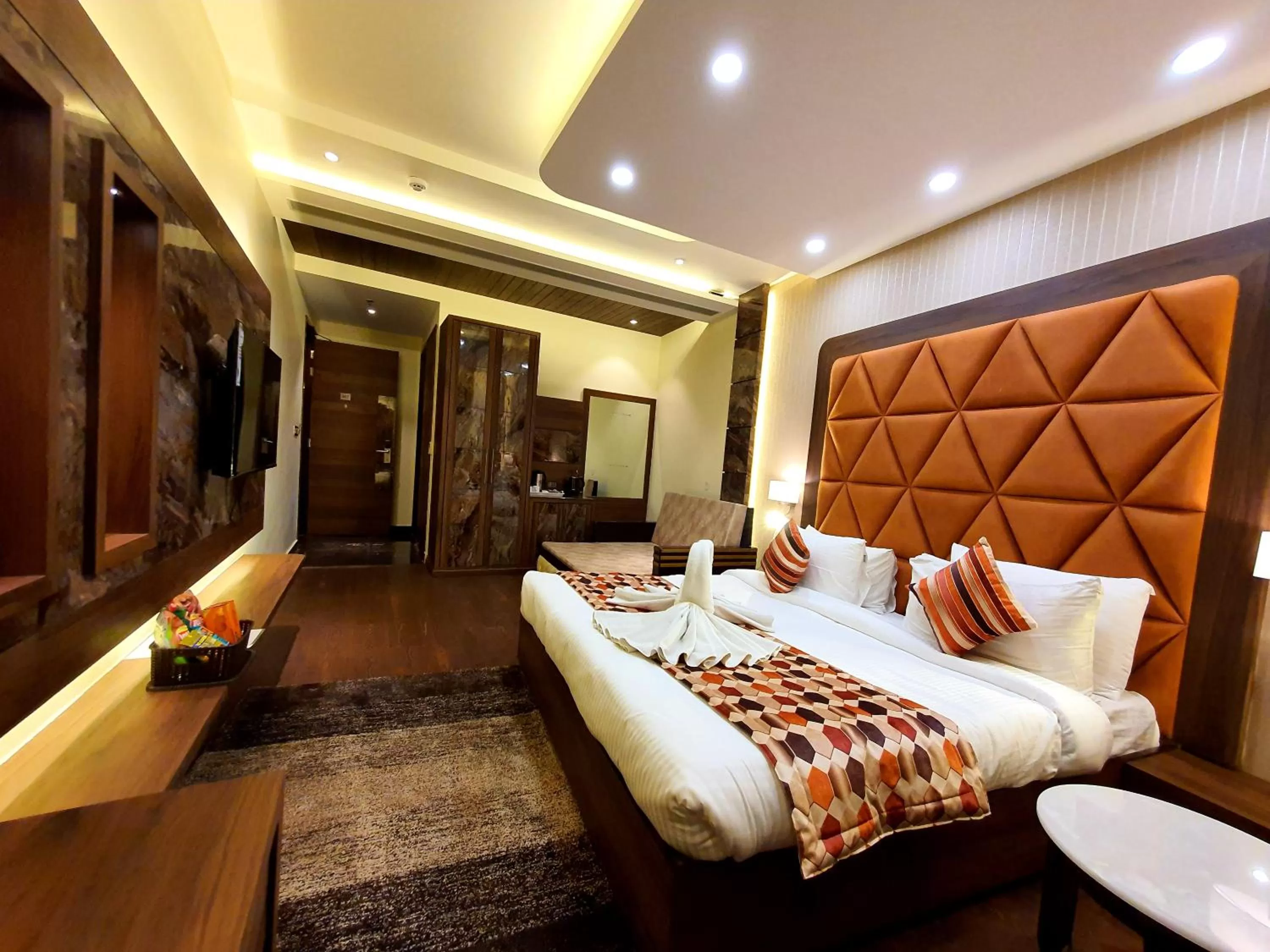 Bed in Hotel Makhan Residency