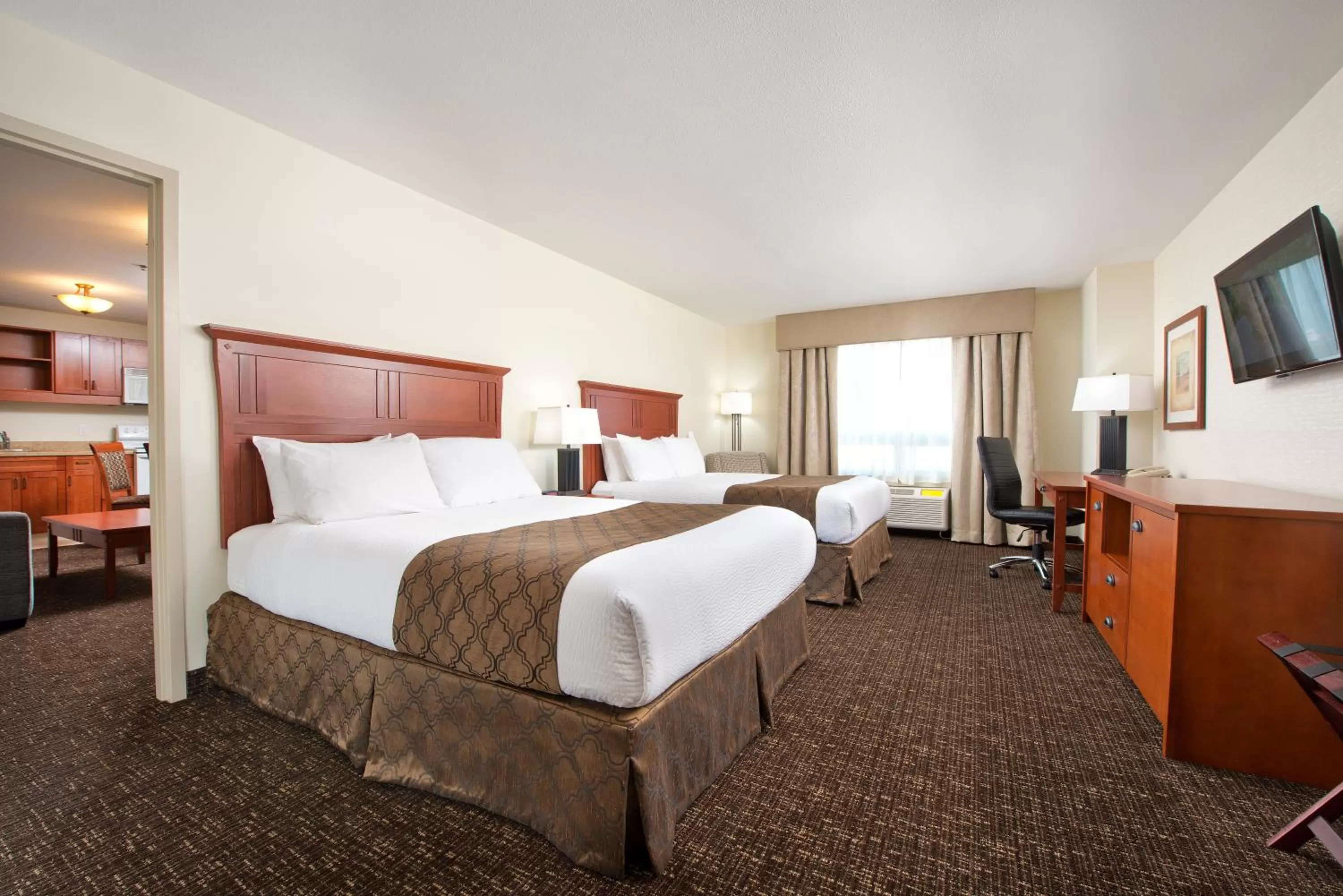 Photo of the whole room in Gold Eagle Lodge