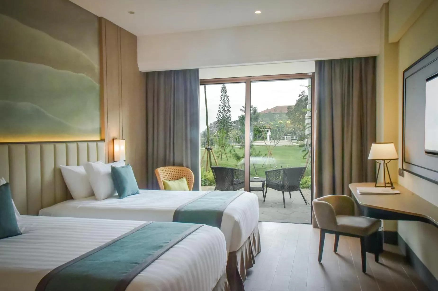 Bed in Mason Pine Hotel Bandung