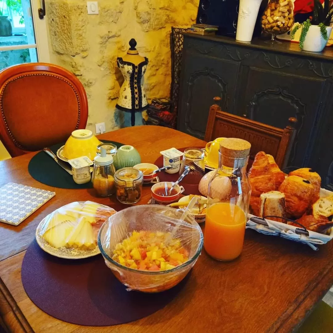 Continental breakfast in La Vicoise Accueillante