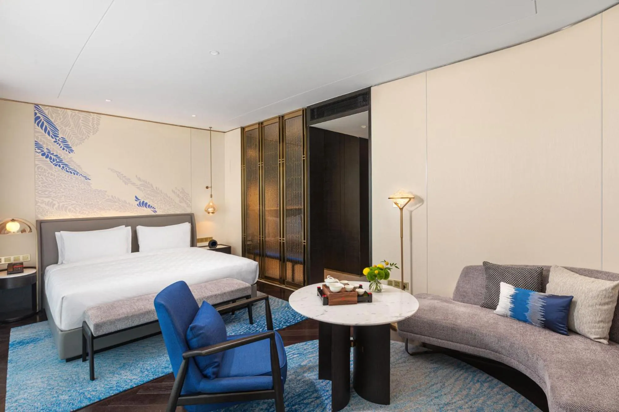 Bed in HUALUXE Shanghai Changfeng Park by IHG