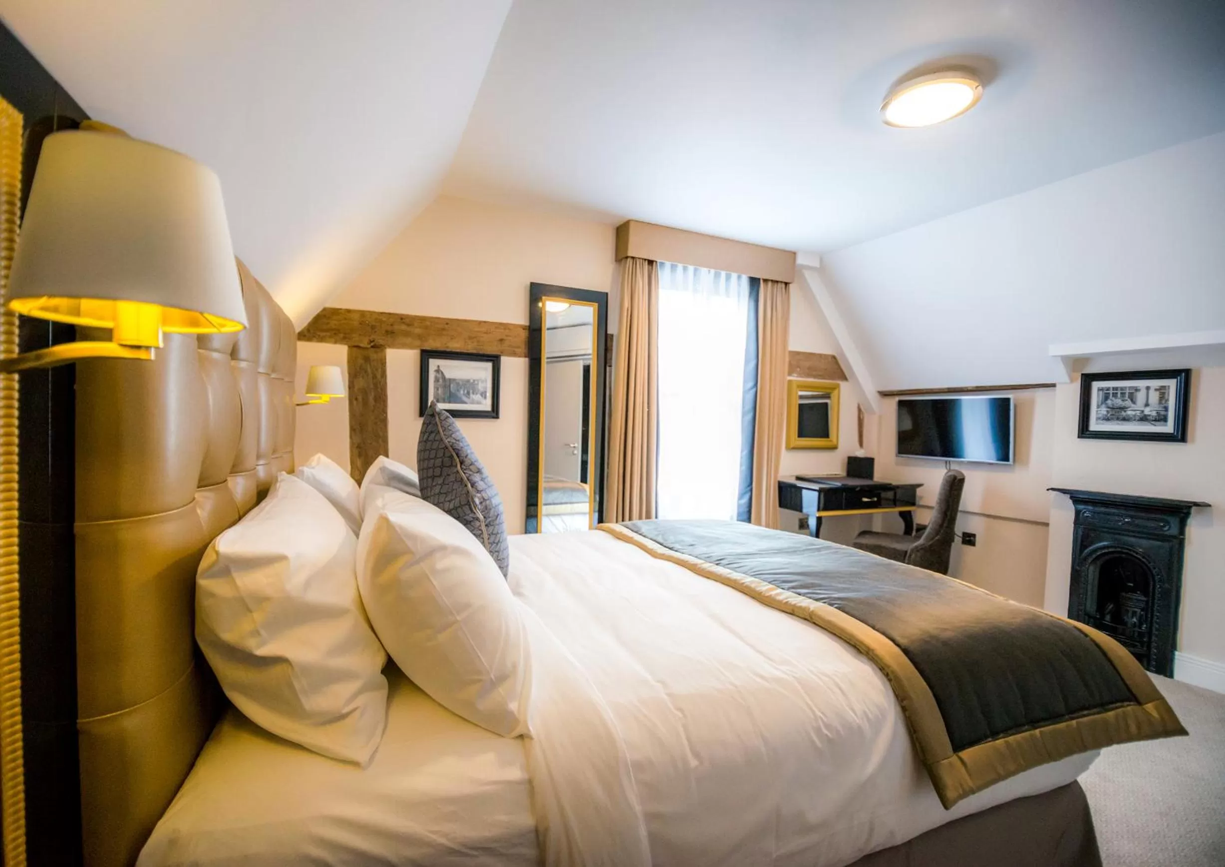 Bed in Museum Residence Oxford