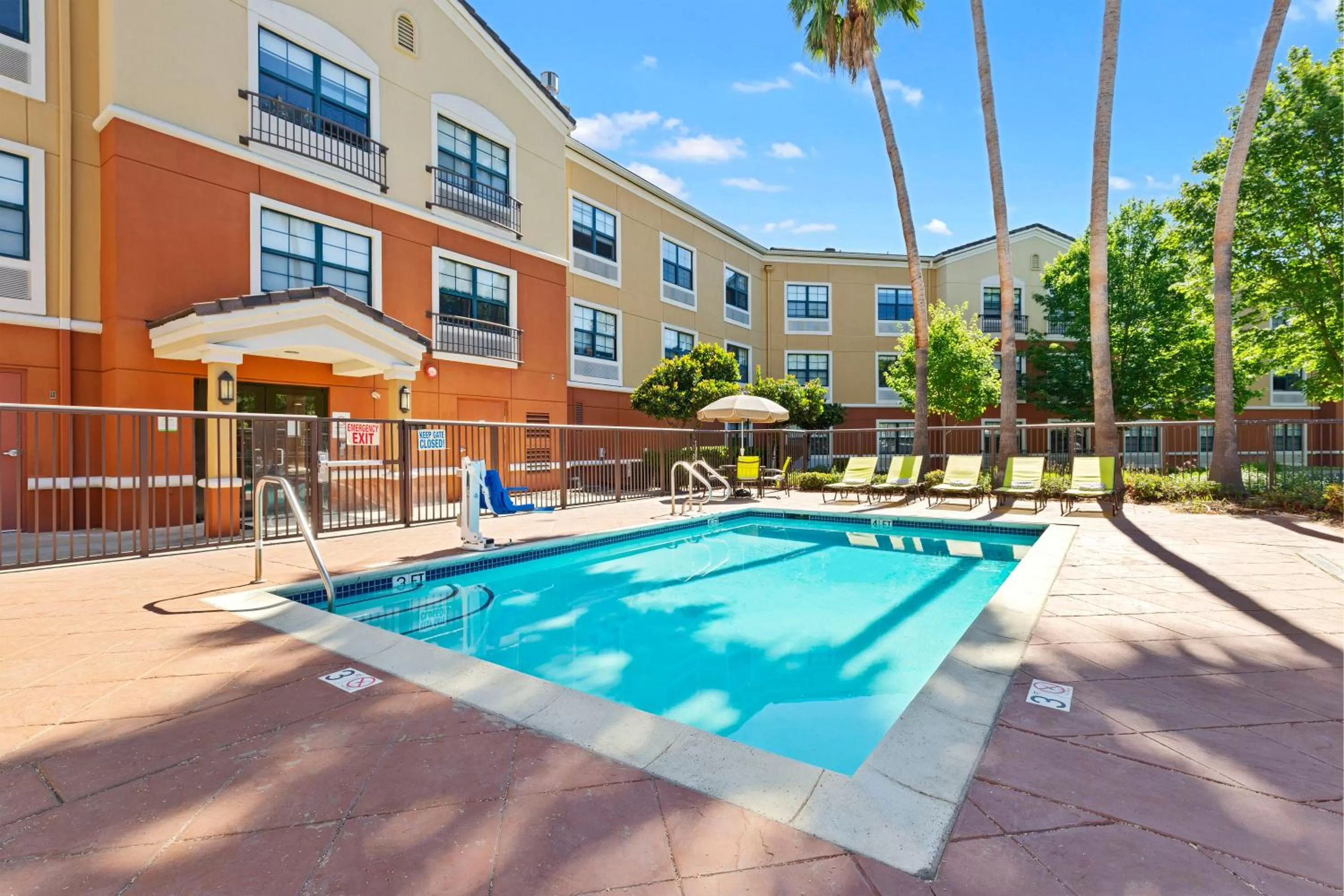 Swimming pool in Extended Stay America Suites - San Ramon - Bishop Ranch - East