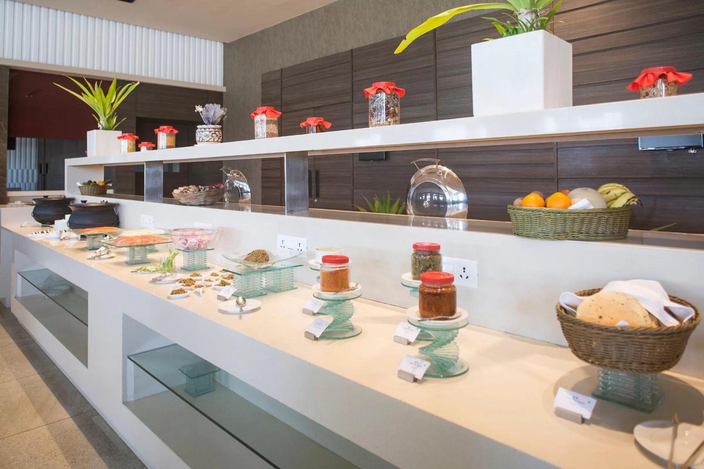 Restaurant/places to eat in Jakson Inns