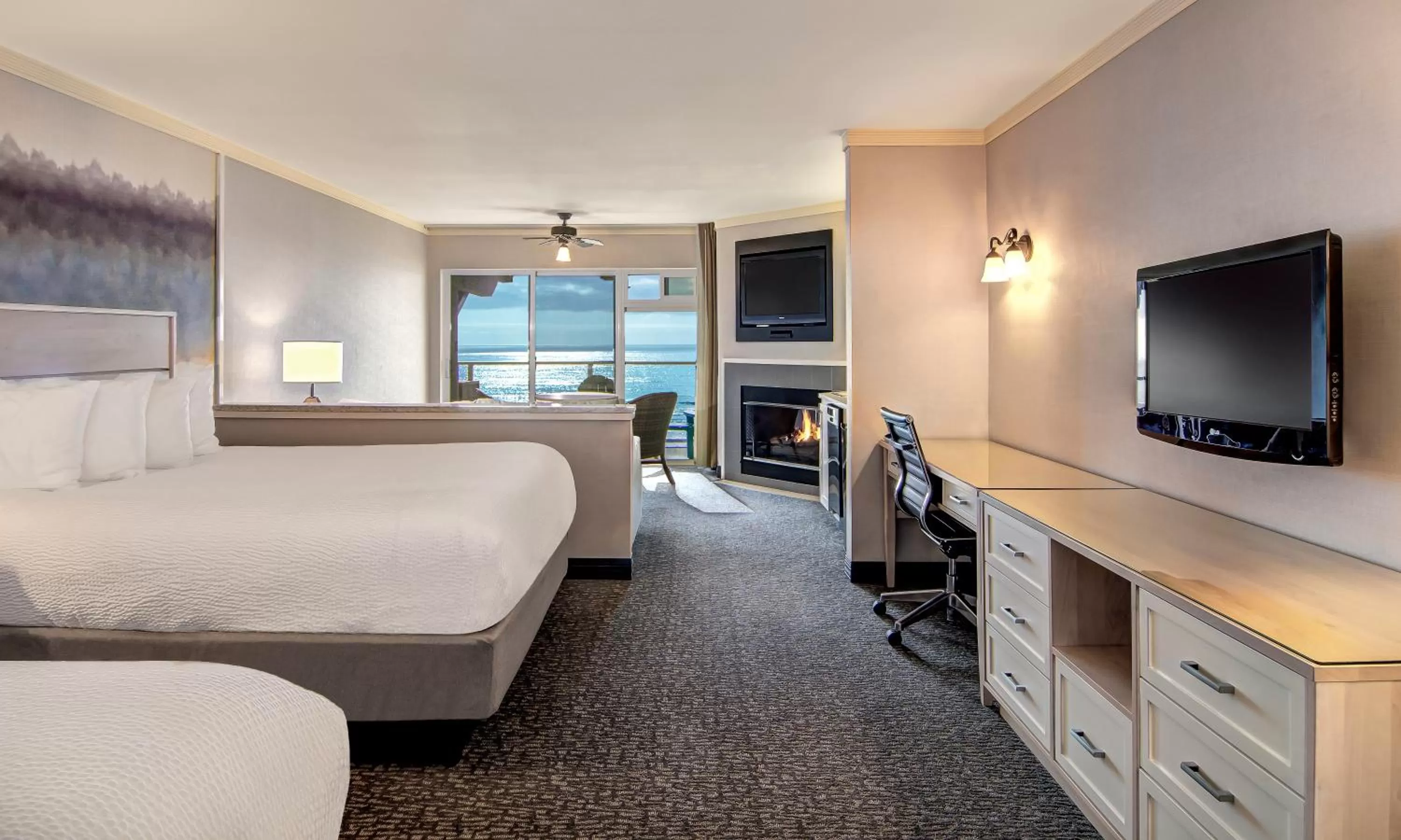 Photo of the whole room, Bed in Hallmark Resort - Newport