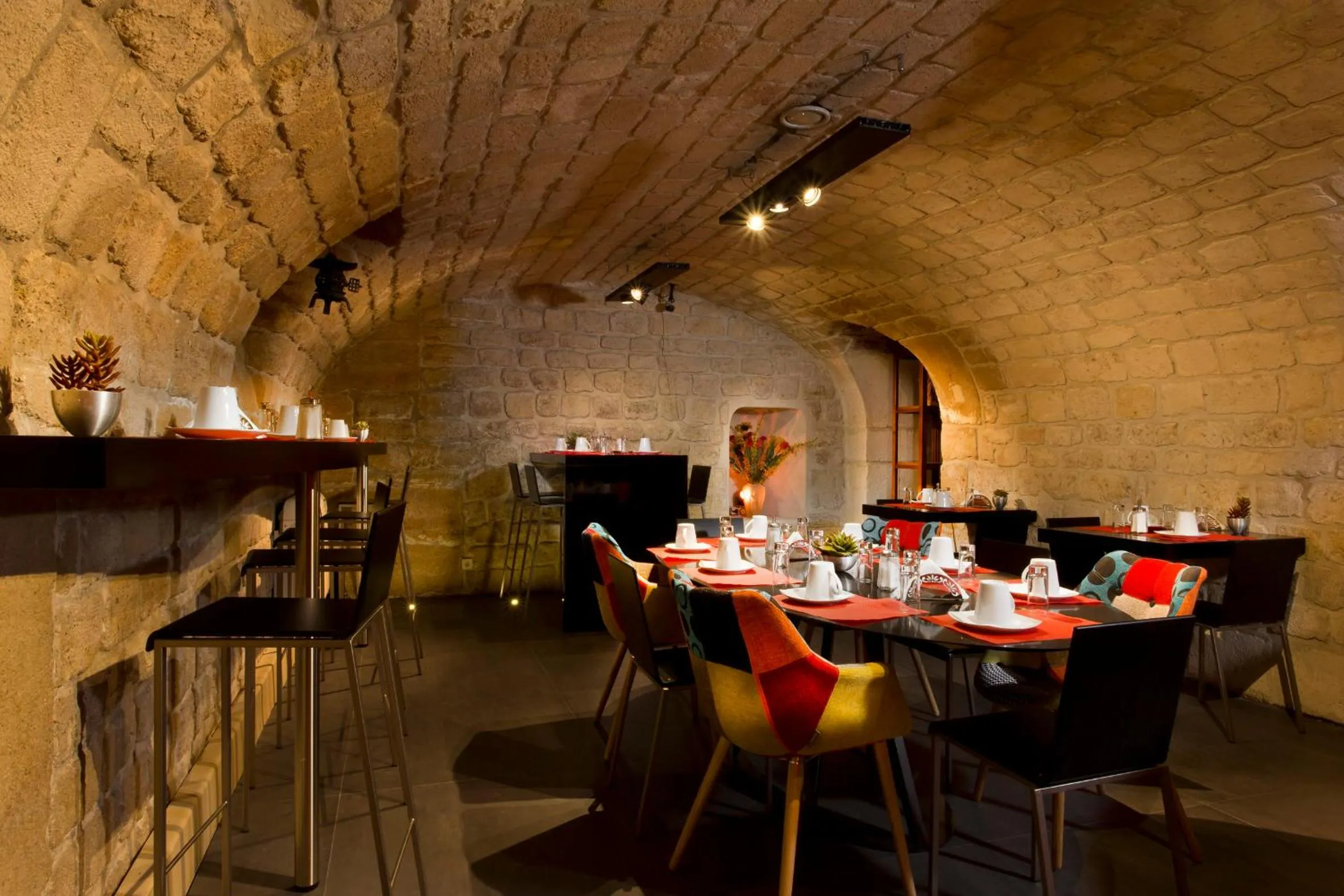 Restaurant/places to eat in Hôtel Elixir