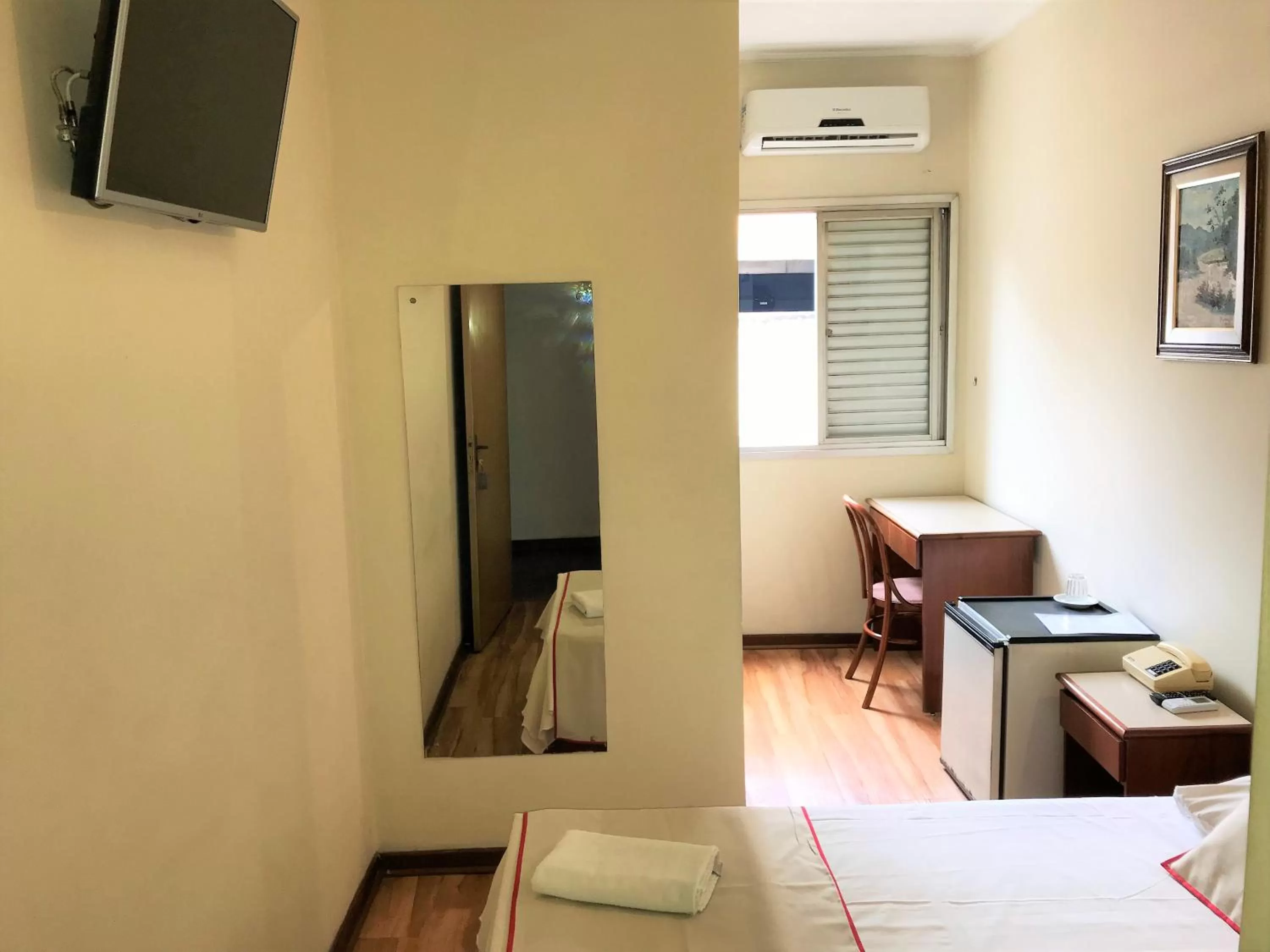Bedroom, Bed in Hotel São Jorge São Paulo - Próximo a 25 de março, região do Brás, fácil acesso ao Expo Center Norte e Mercado Municipal SP