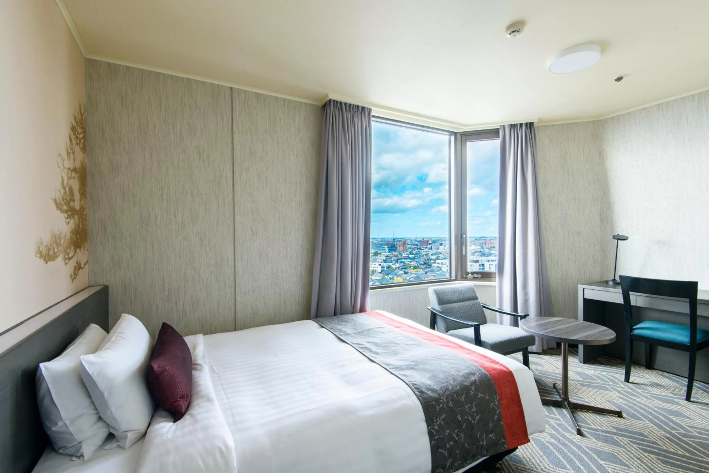 Photo of the whole room, Bed in Kanazawa Tokyu Hotel