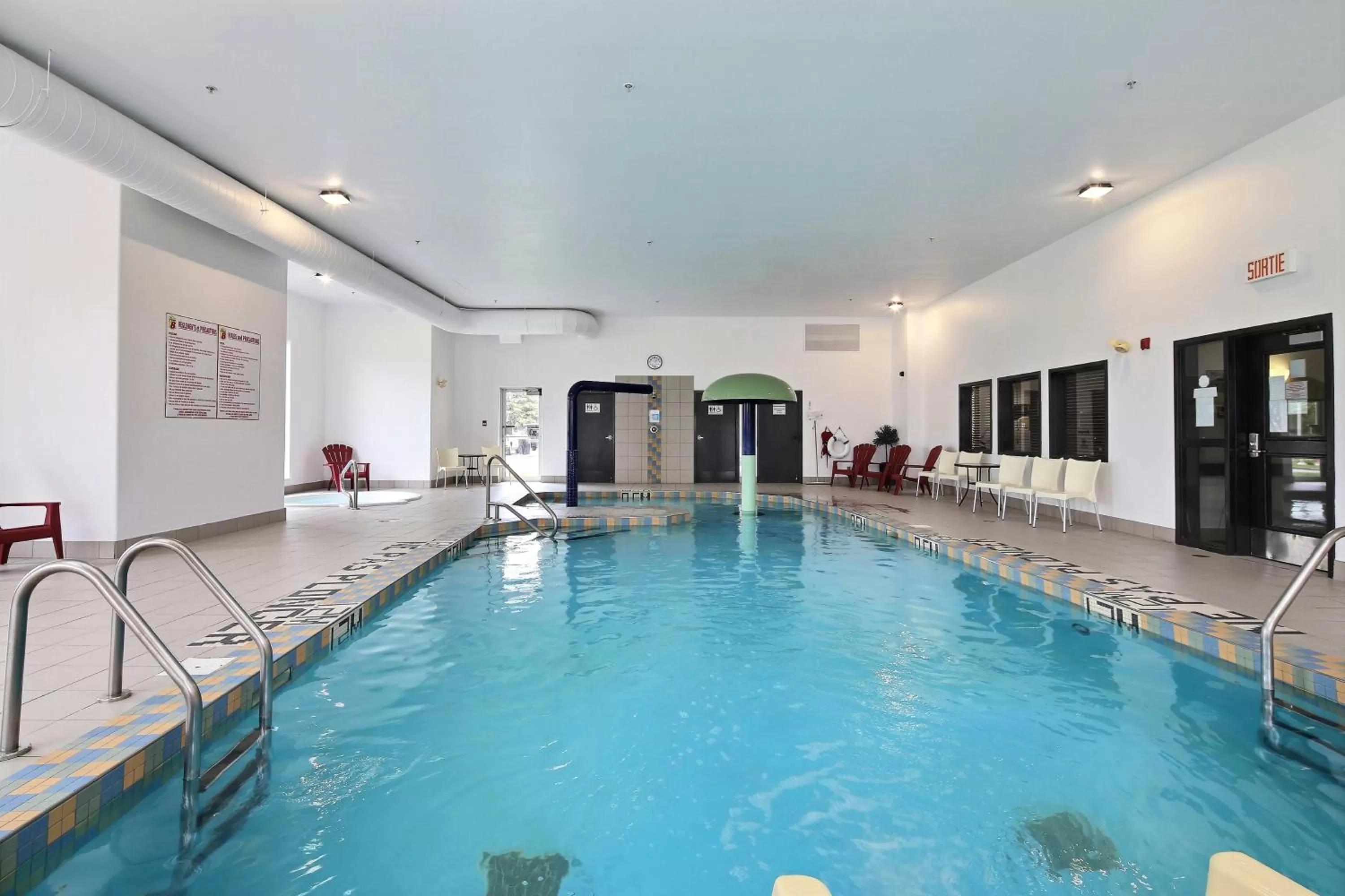 Swimming pool in Super 8 by Wyndham Quebec City