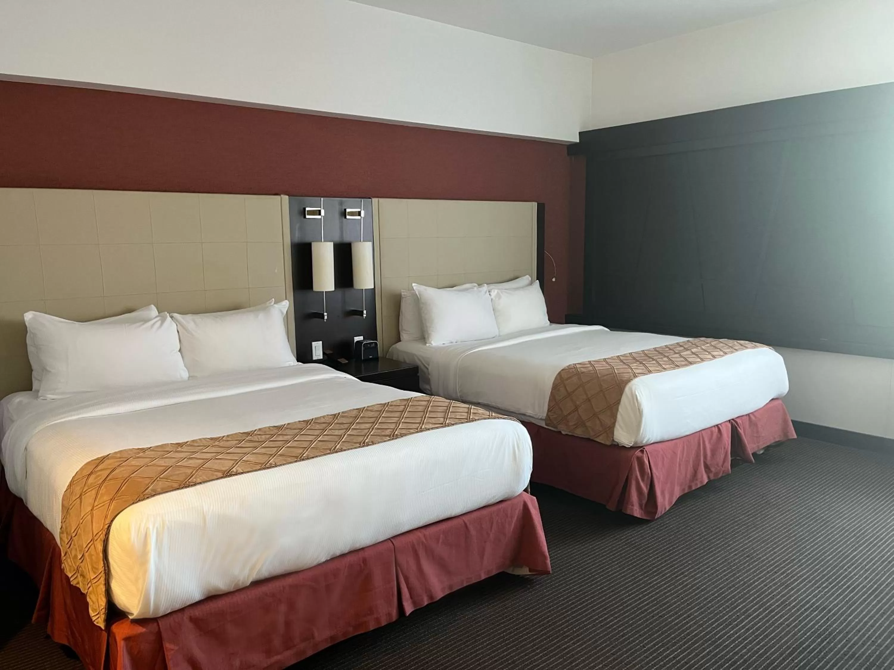 Bedroom, Bed in Hotel Ruby Foo's