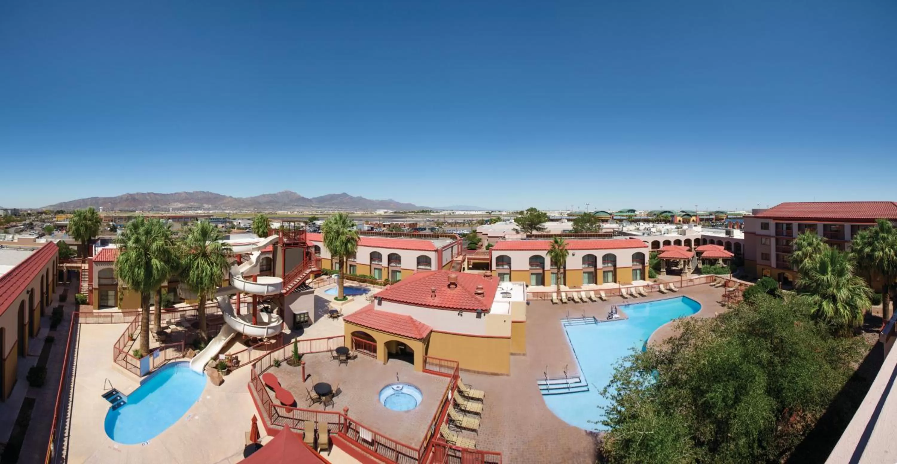 Swimming pool in Wyndham El Paso Airport and Water Park
