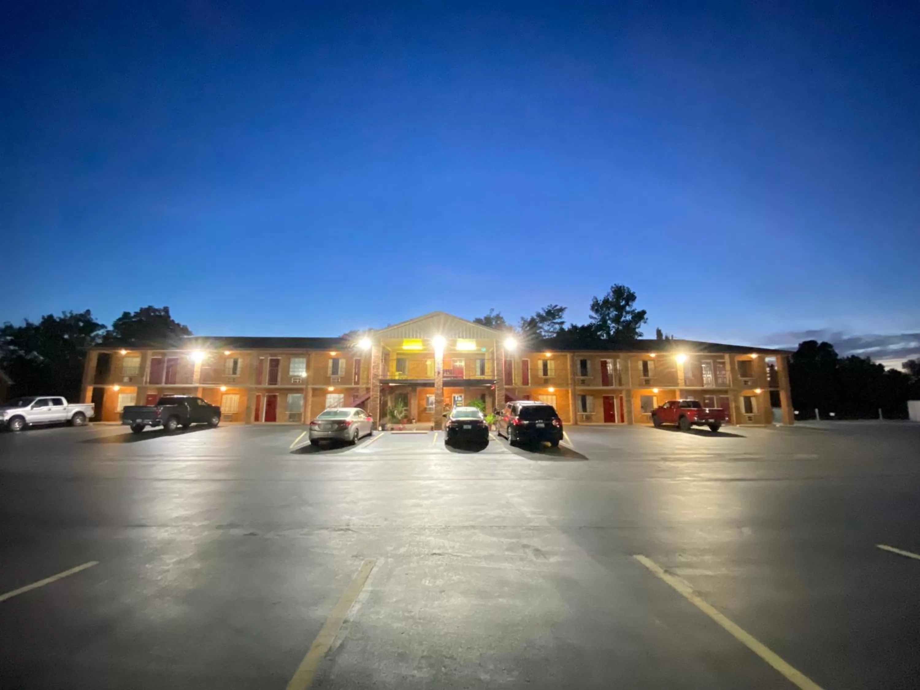 Property building in Americas Inn Bardstown