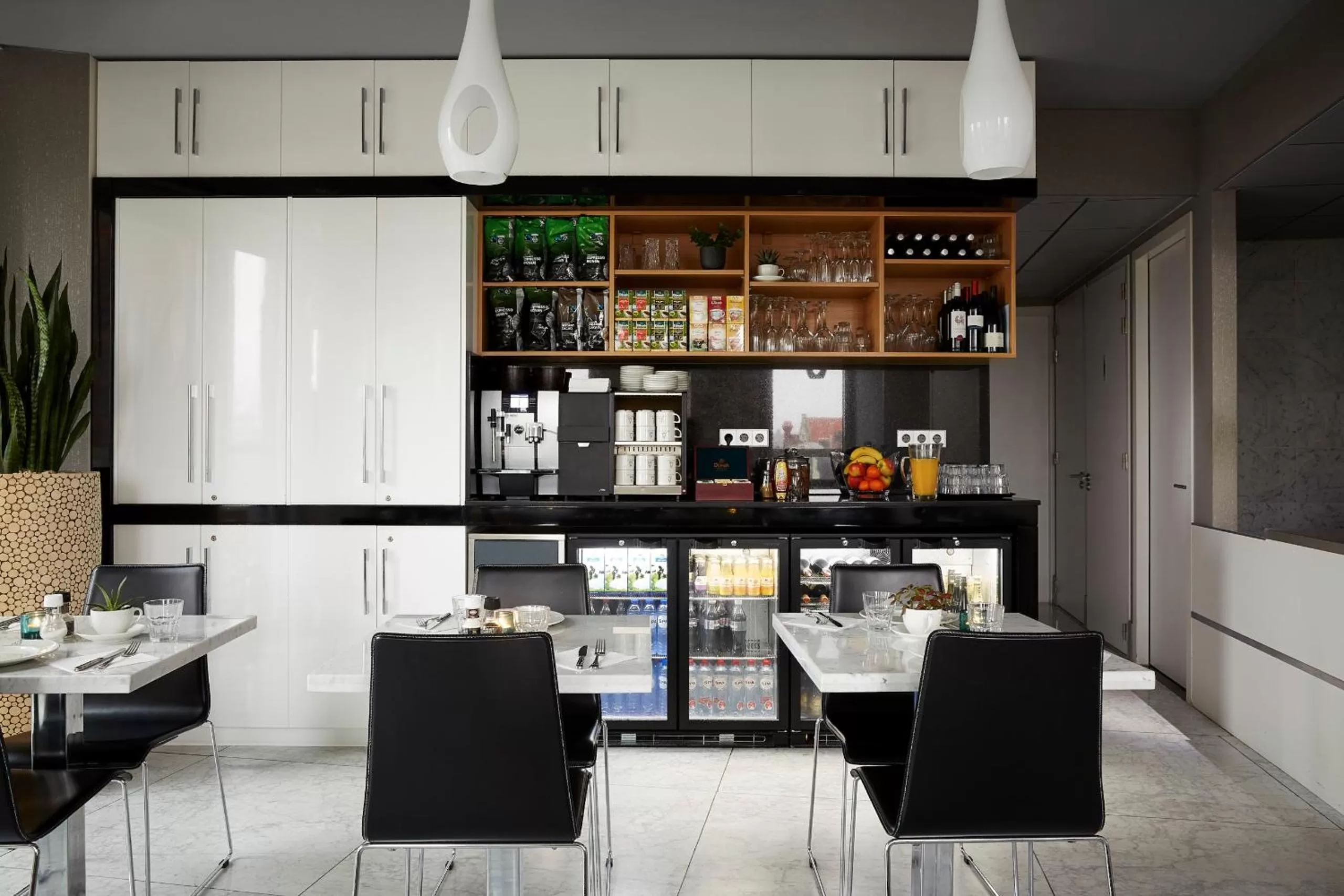 Restaurant/places to eat in Amadi Park Hotel