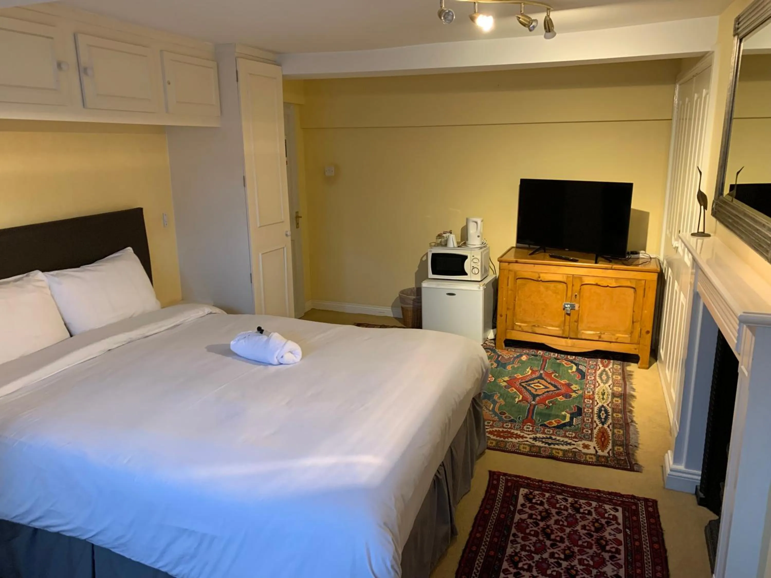 Double Room with Shared Bathroom - single occupancy in The Red House