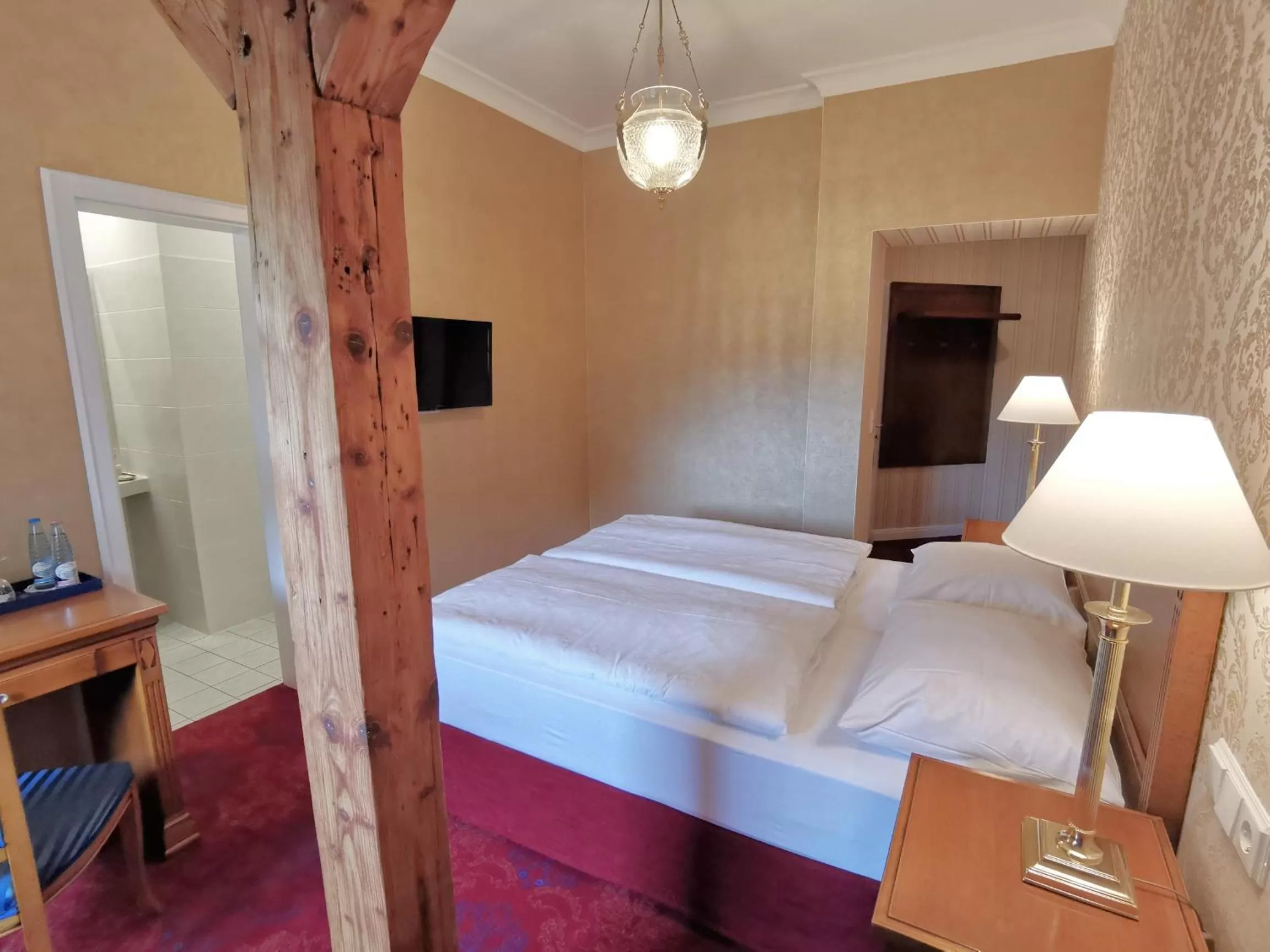 Photo of the whole room, Bed in Hotel Erbprinzenpalais