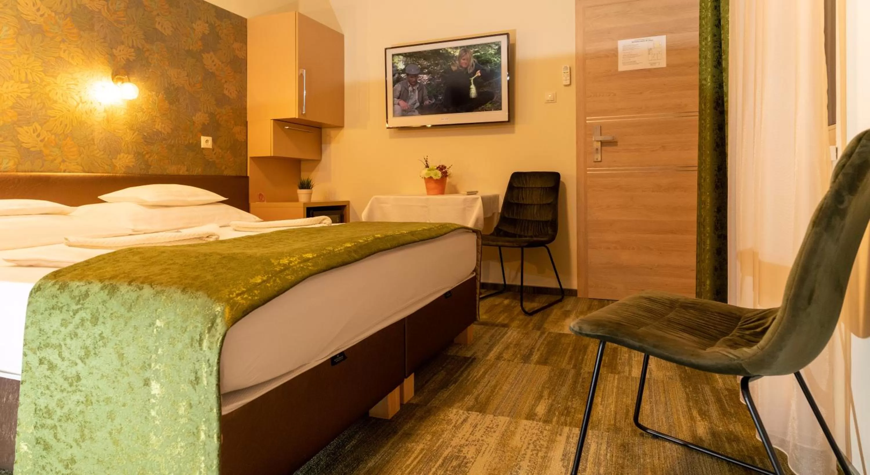 Photo of the whole room, Bed in Teátrum Boutique Hotel