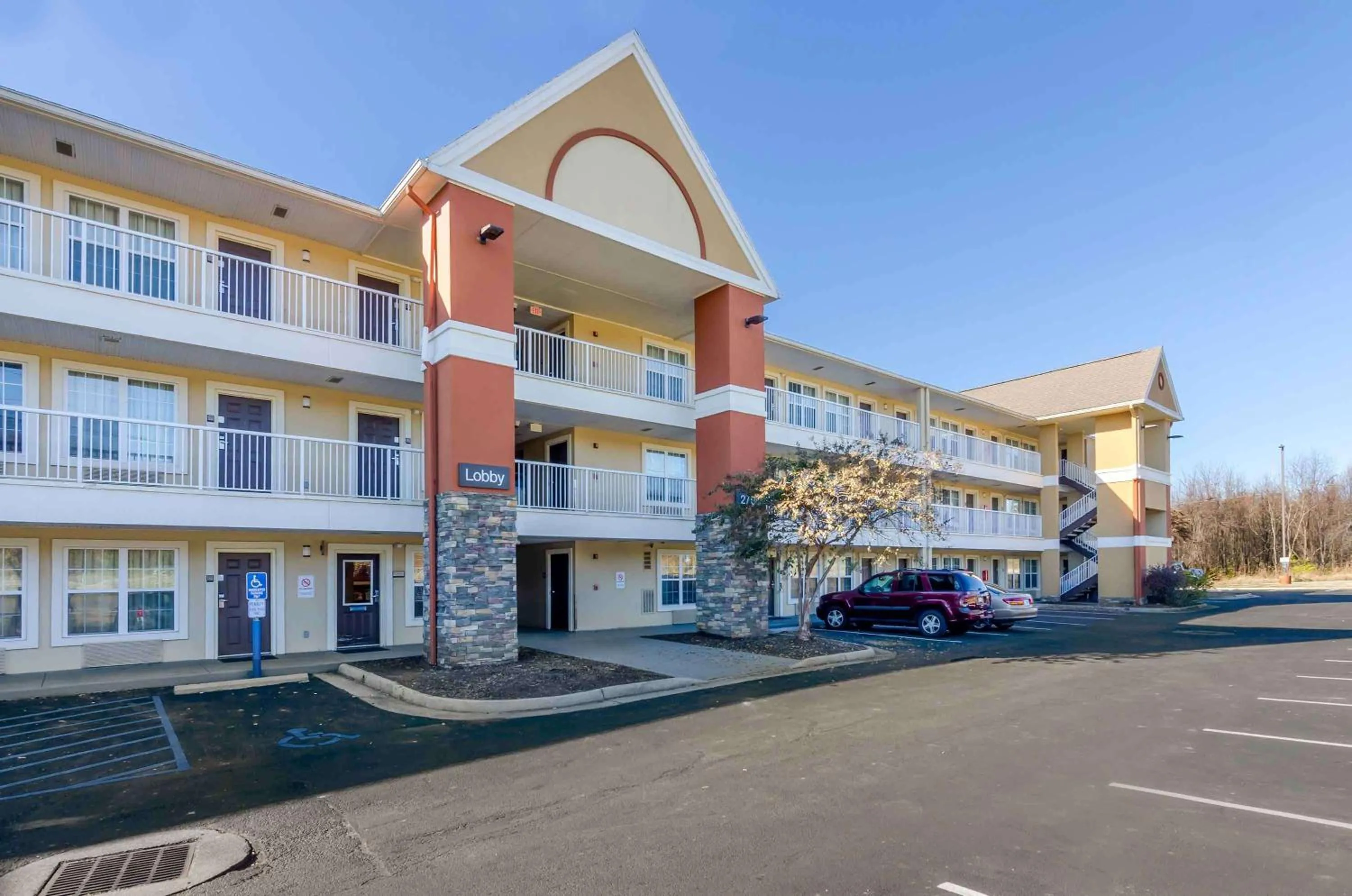Property building in Extended Stay America Select Suites - Roanoke - Airport