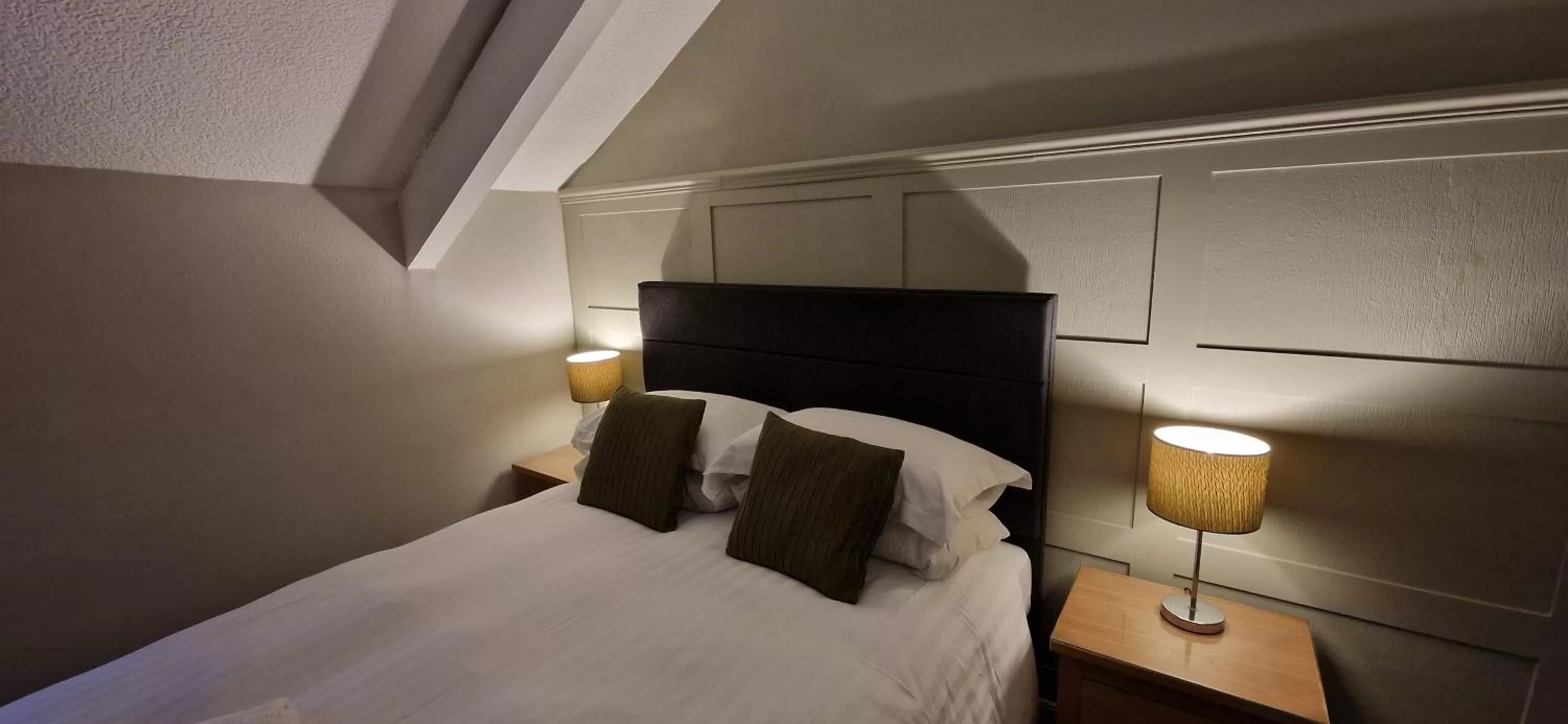 Bed in Glencoe Guest House