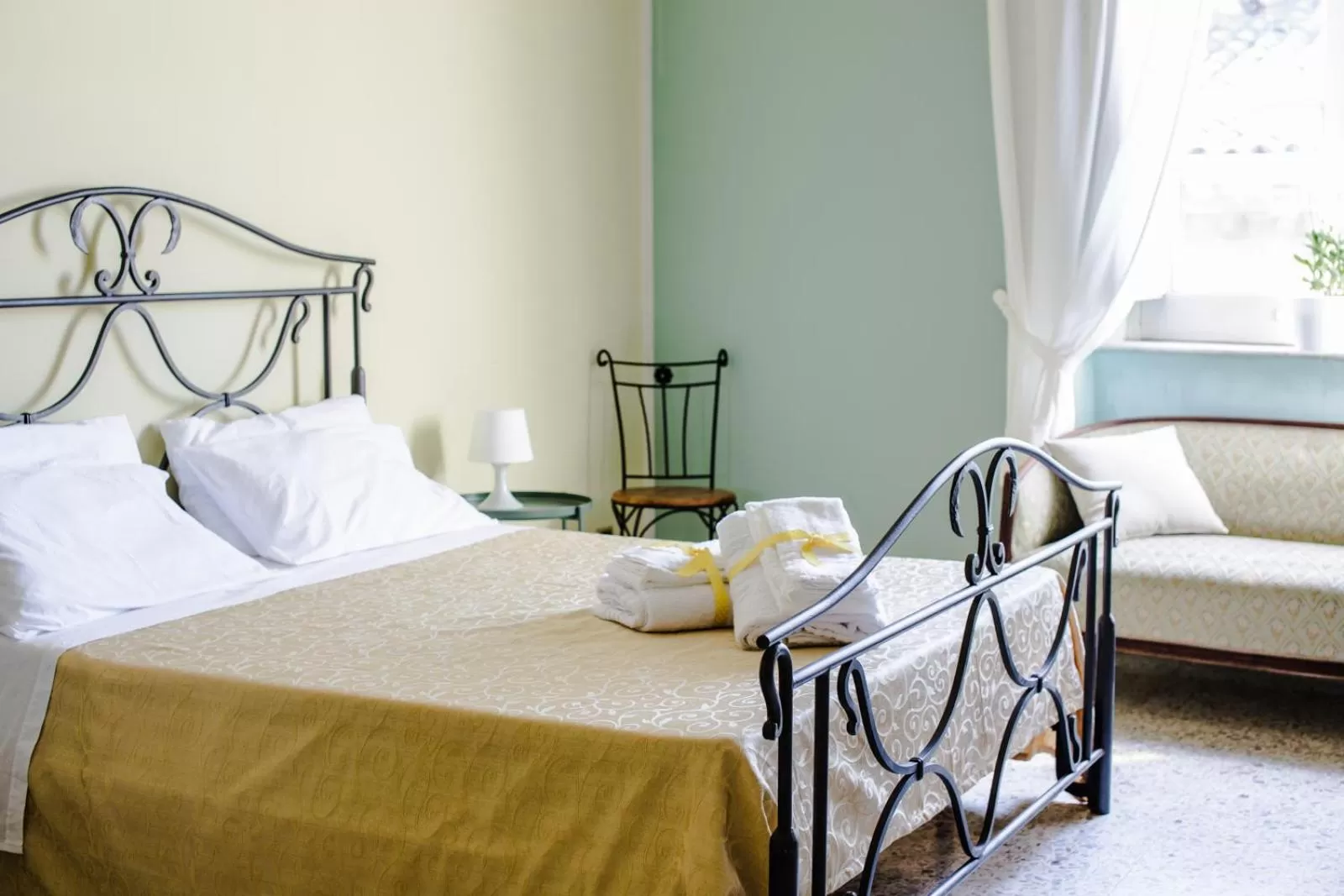 Photo of the whole room, Bed in BellAqua