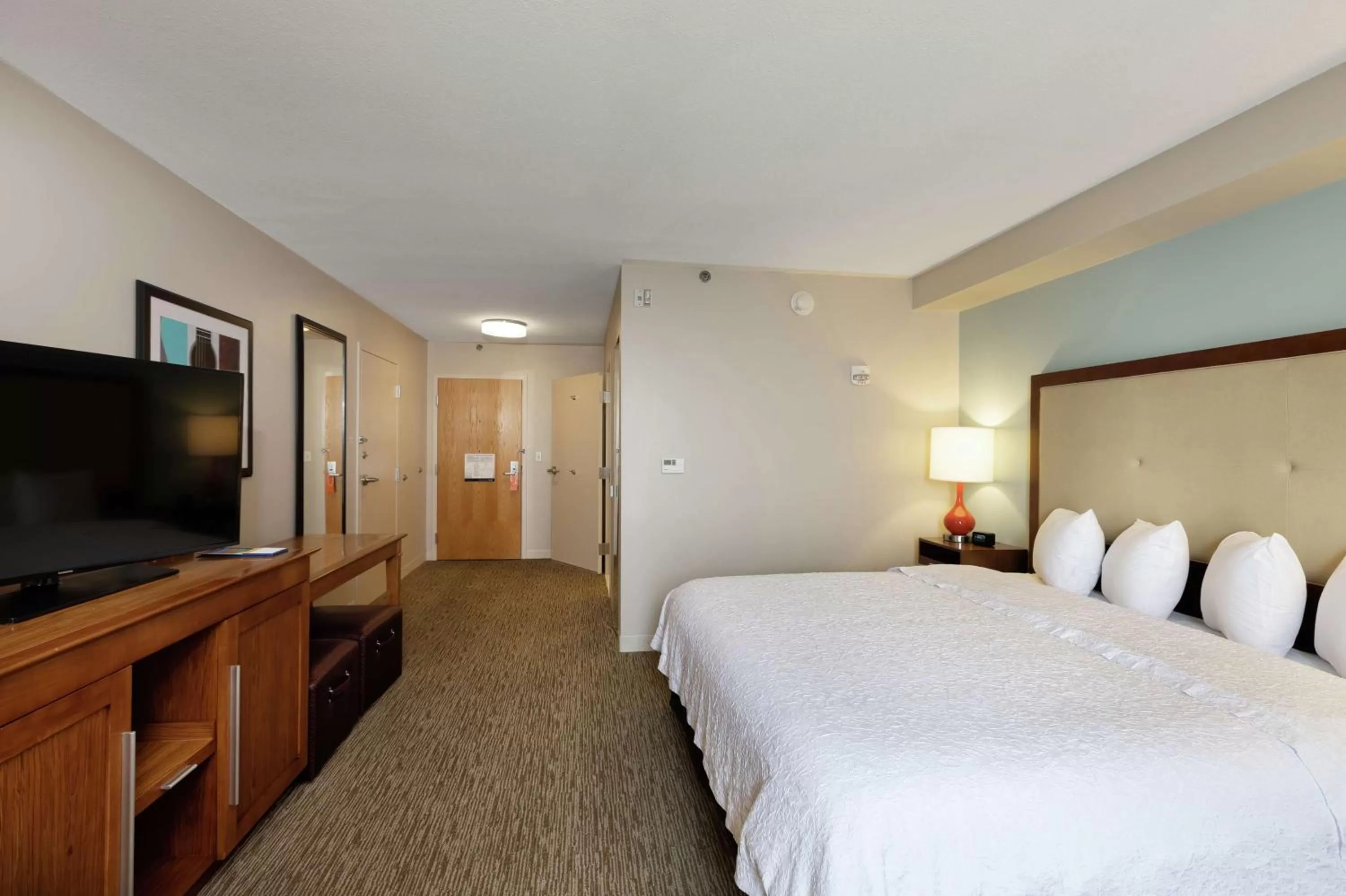 Bedroom, Bed in Hampton Inn & Suites-Austin Airport