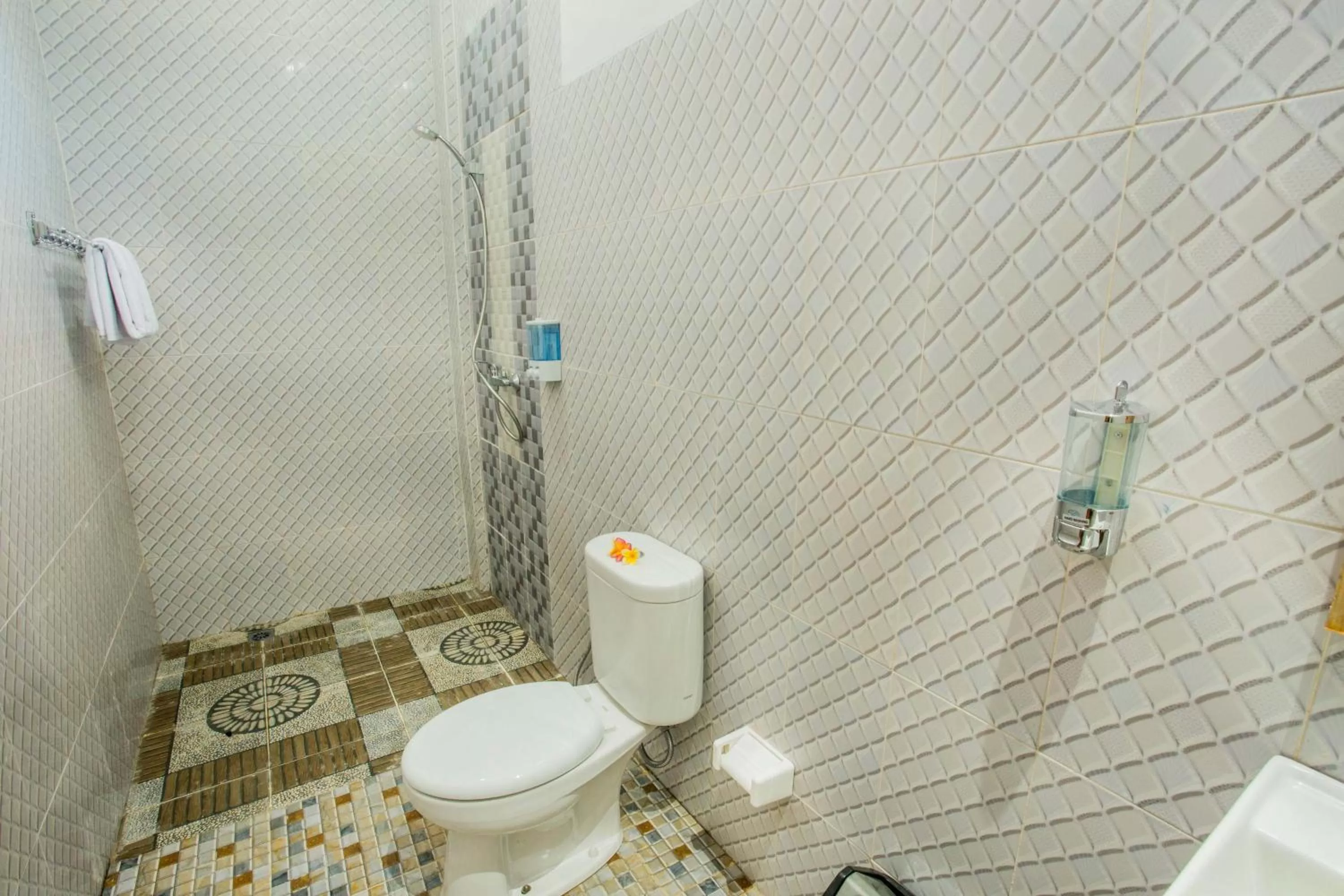 Shower in Aurora Beach View