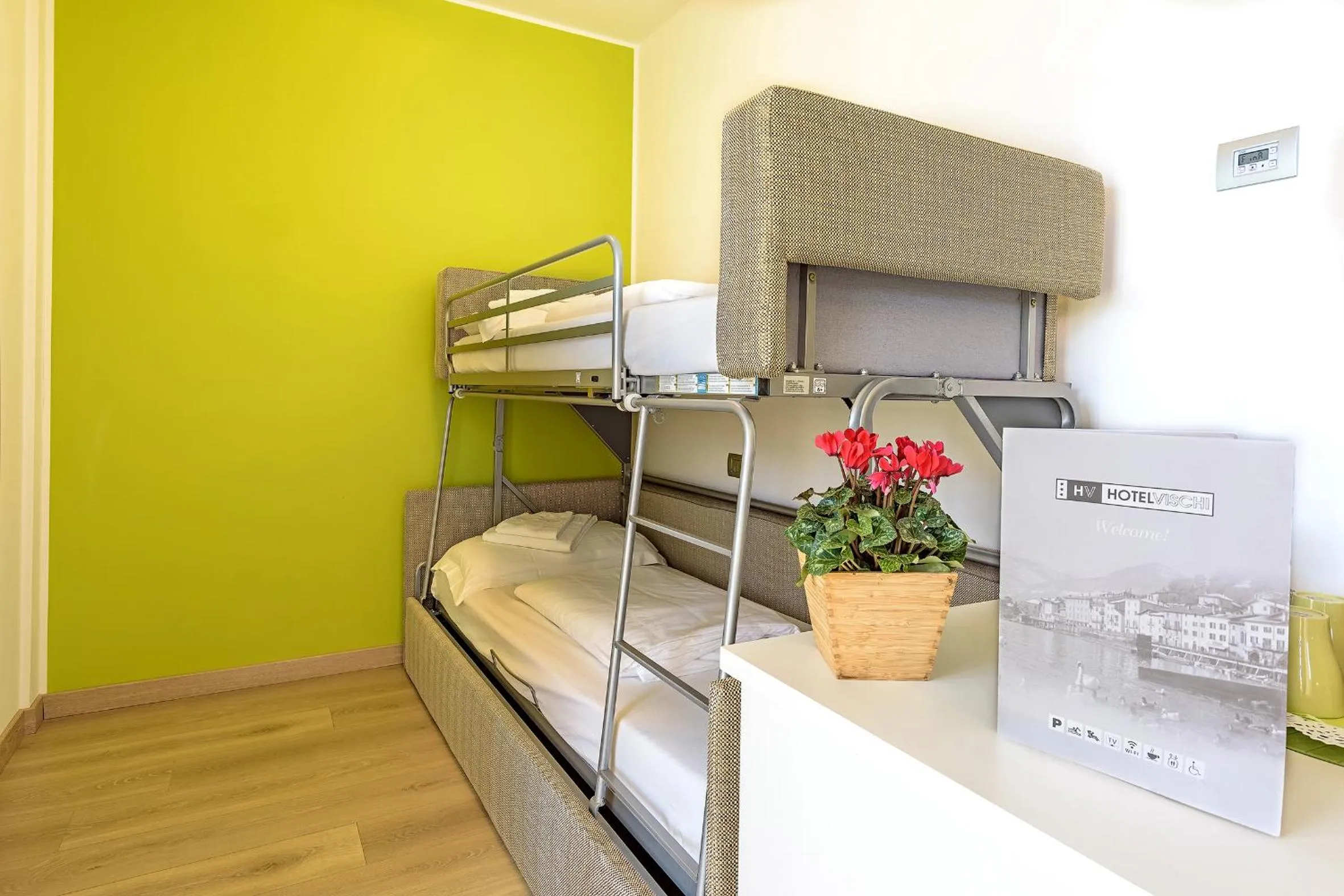 Photo of the whole room, Bed in Hotel Vischi