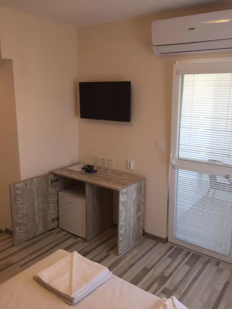 TV/Entertainment Center in Family Hotel Malibu