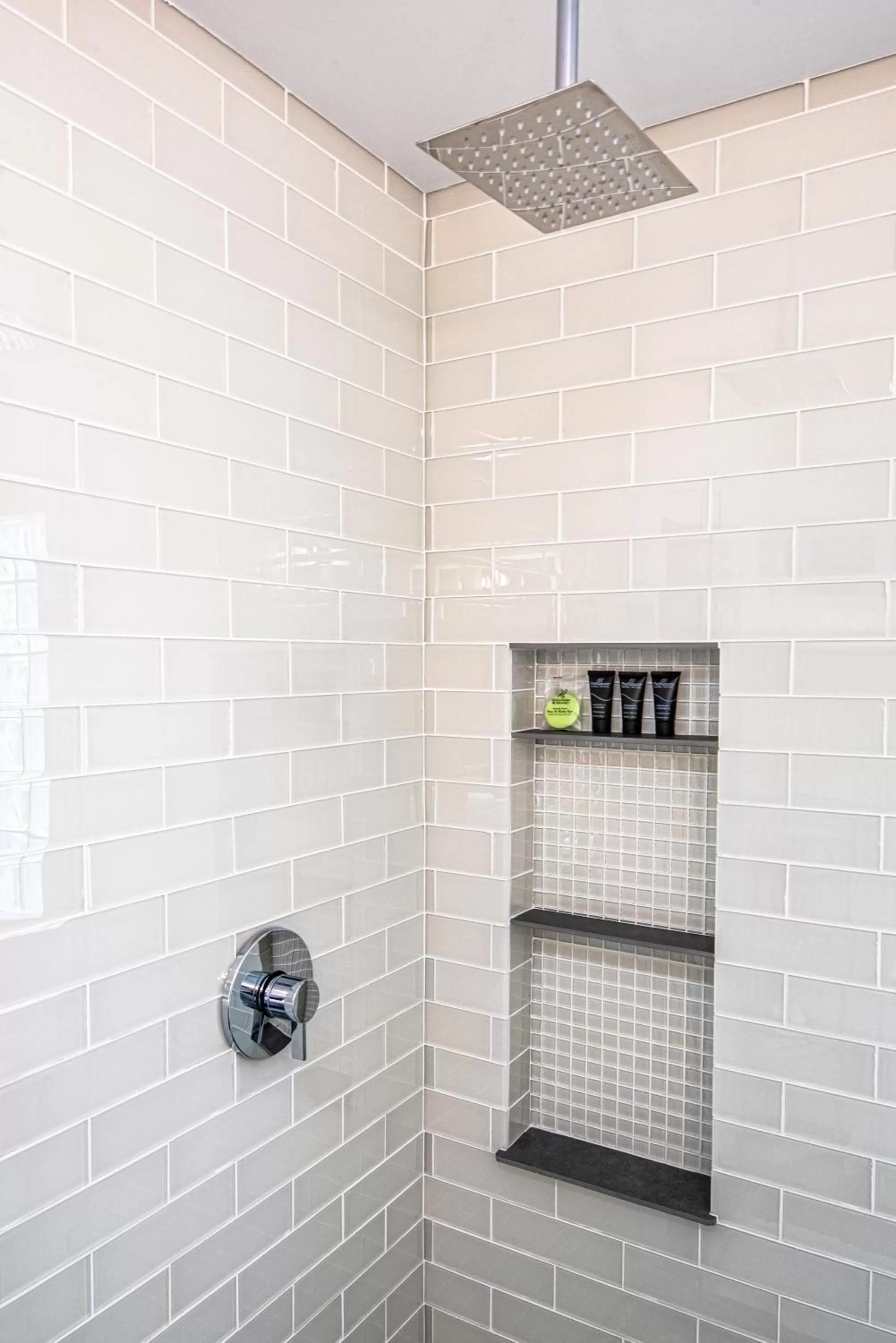 Shower in Harbor House Inn