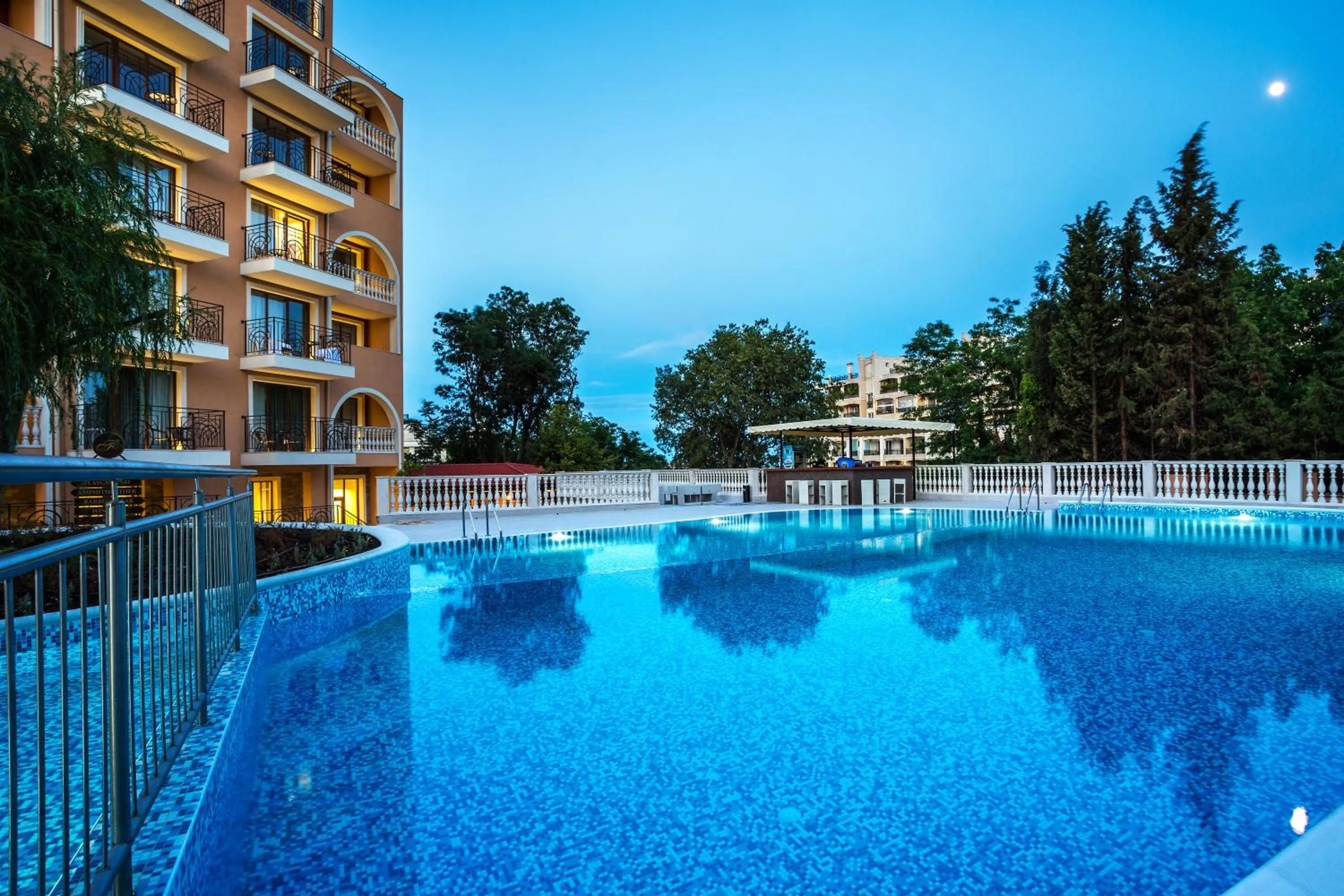 Swimming pool in Festa Via Pontica