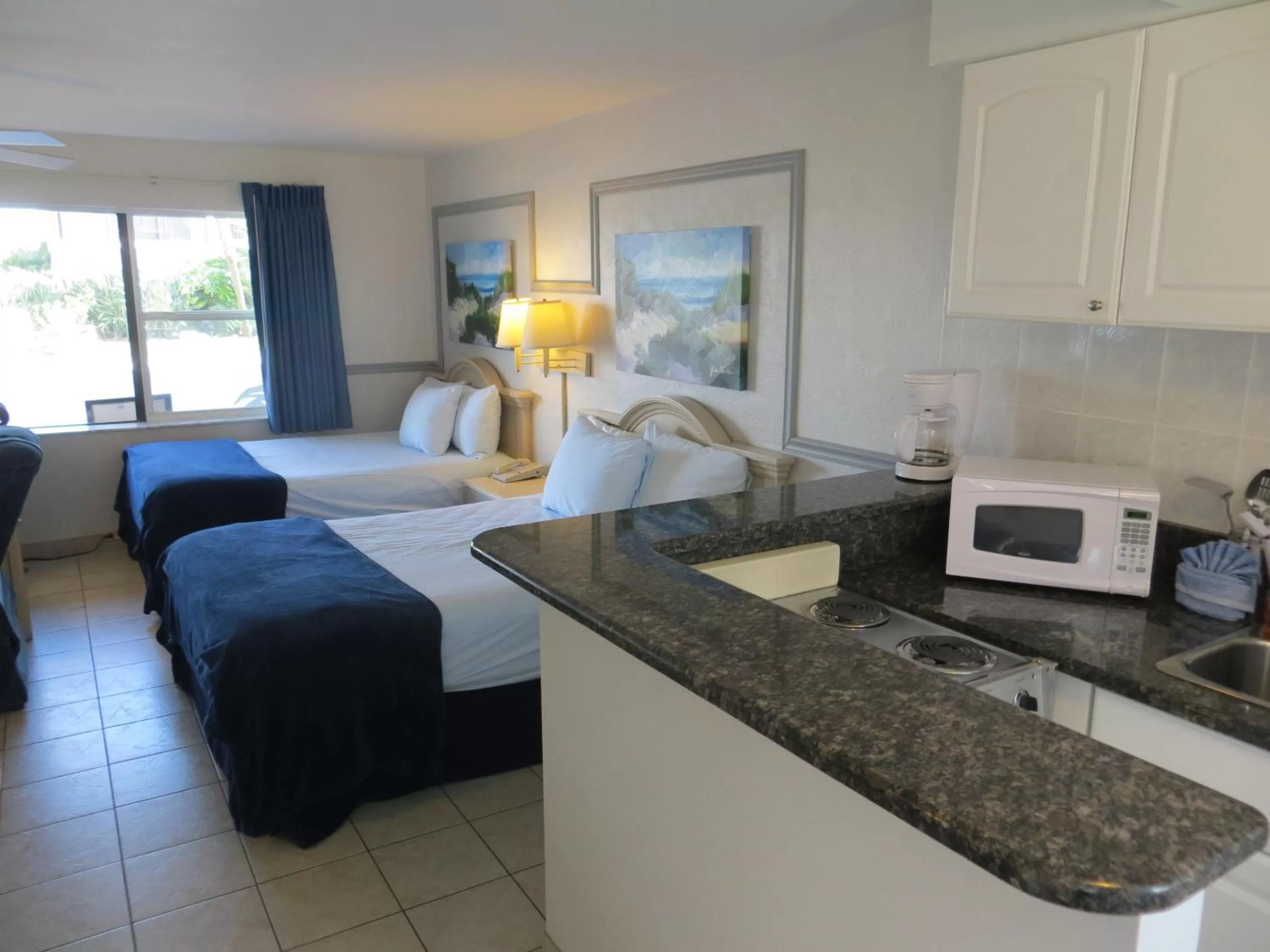 Bed in Sand Castle Motel